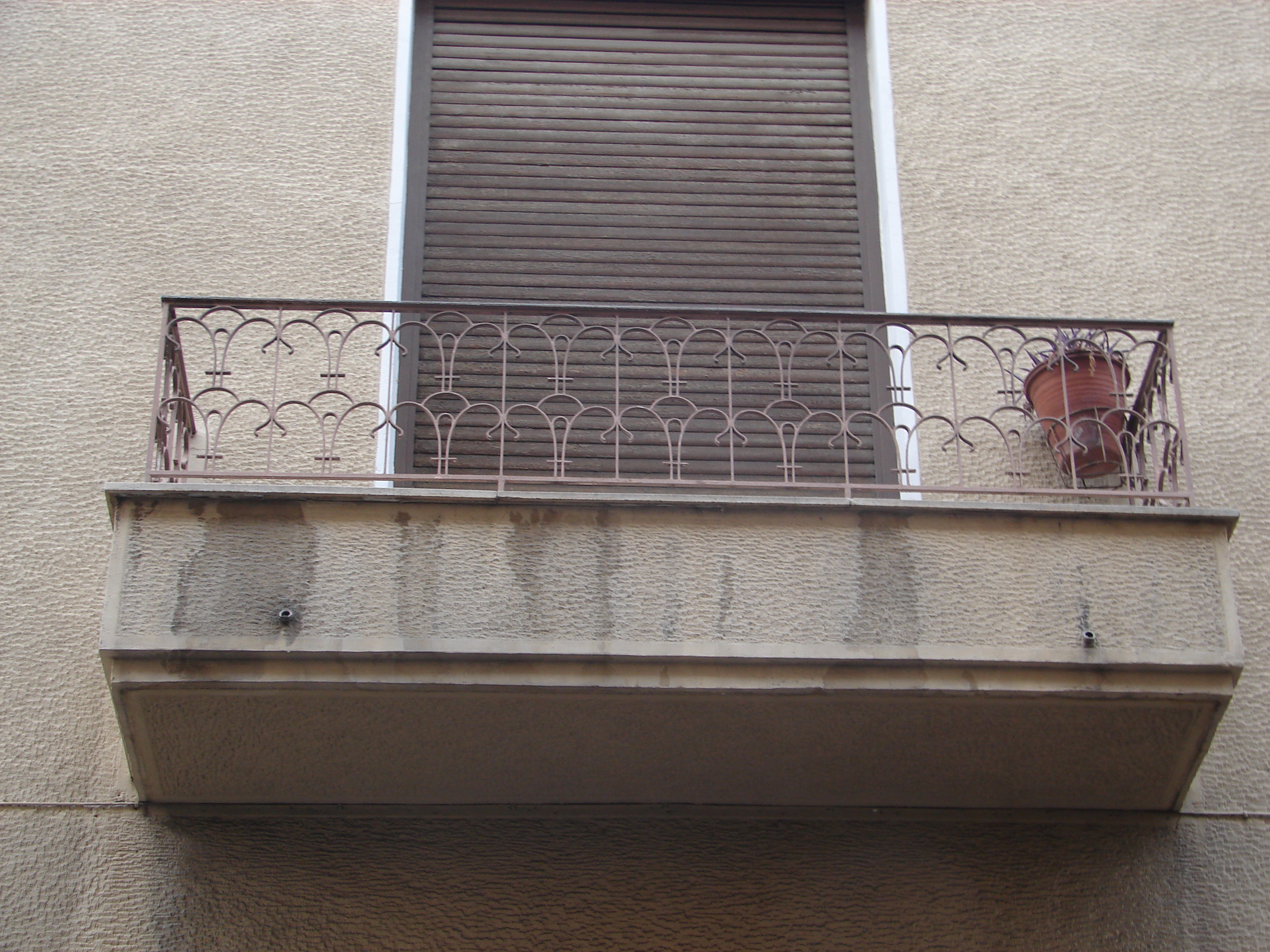 General view of balcony (2013)