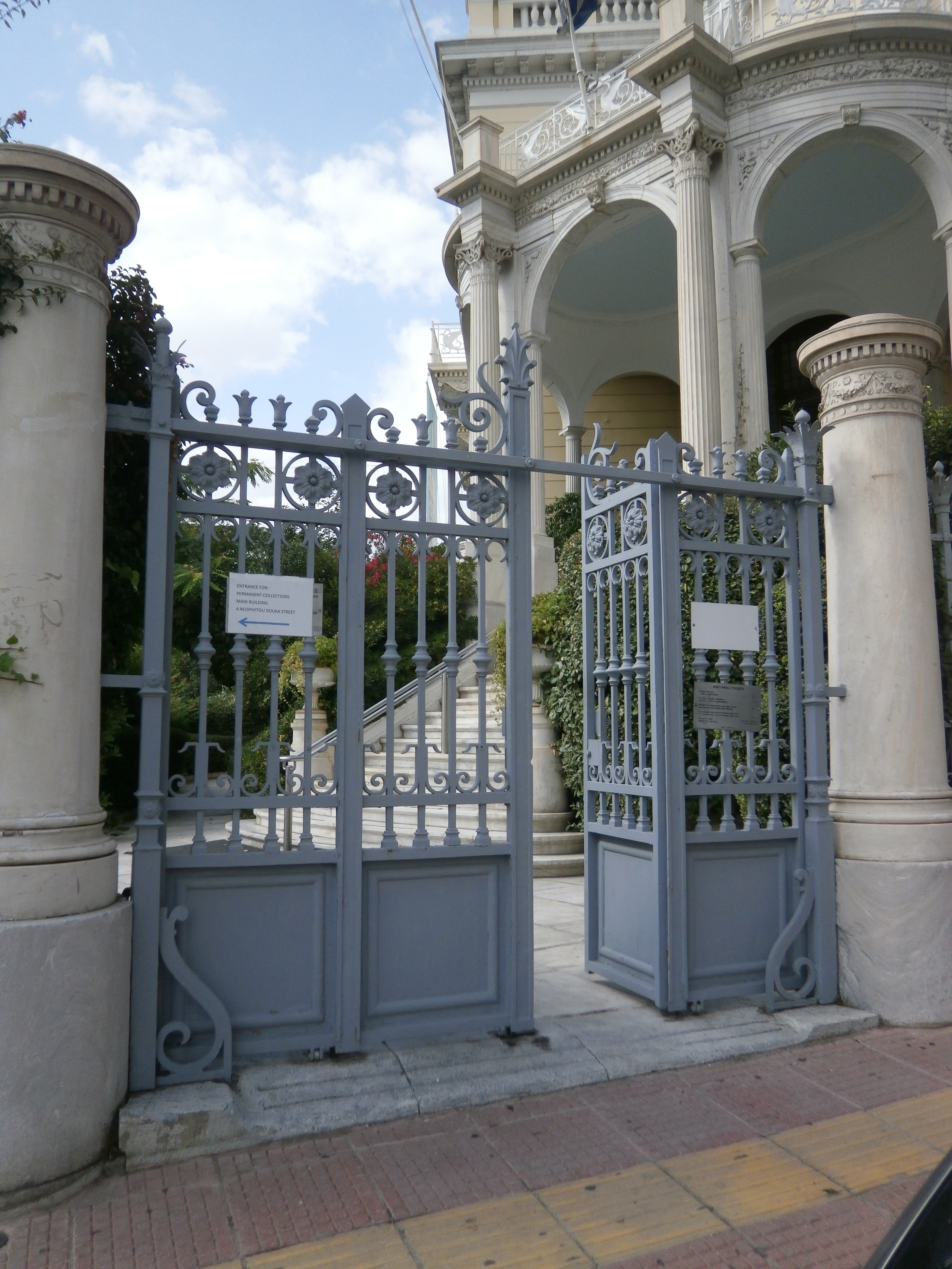 General view of yard door