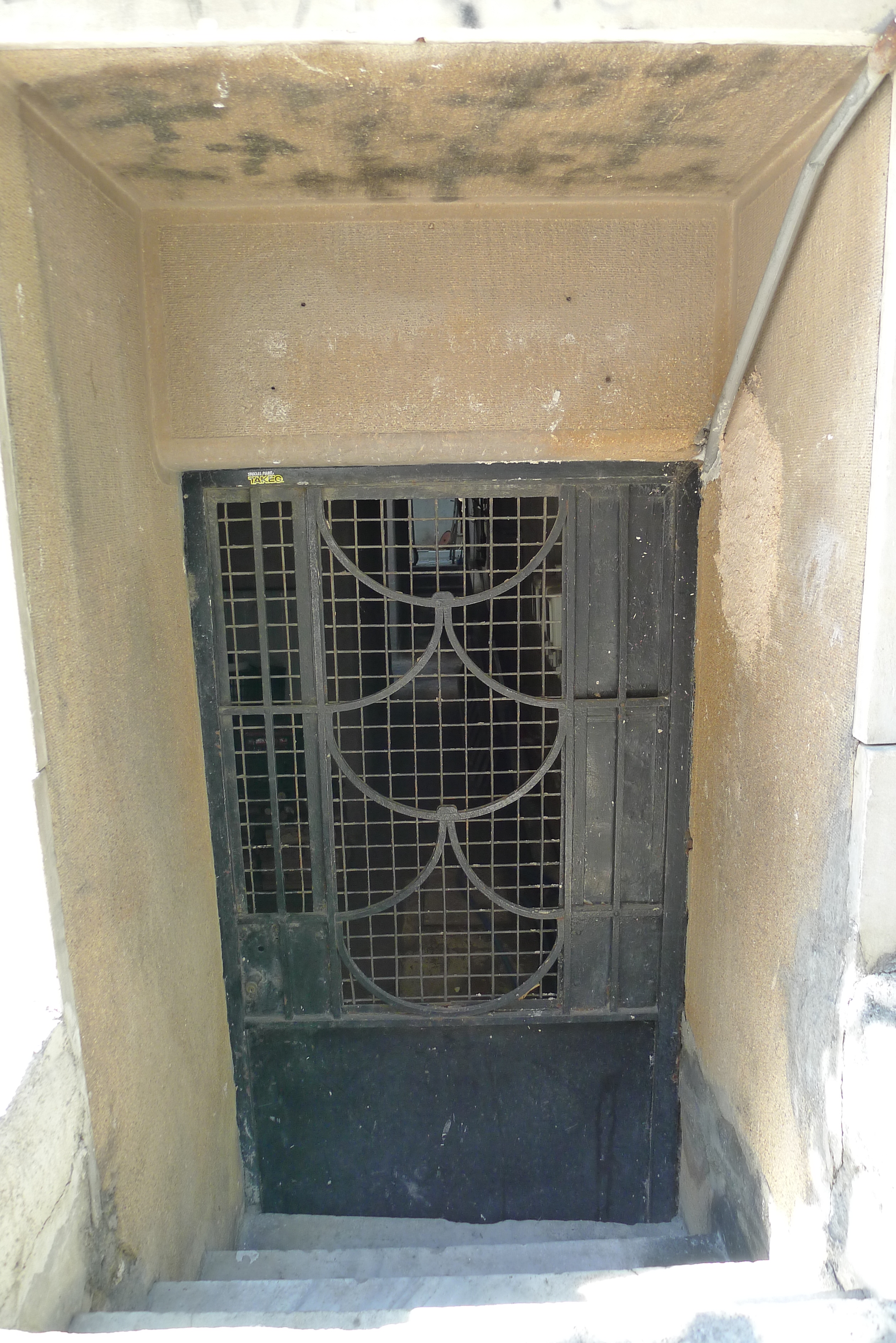 General view of basement door (2013)