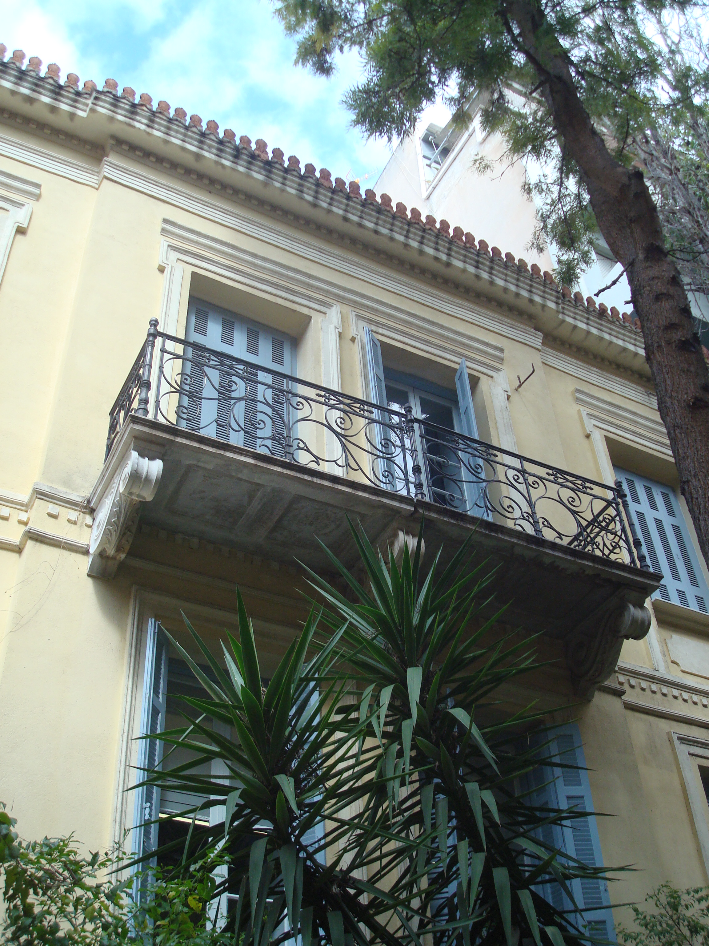 General view of balcony (2015)