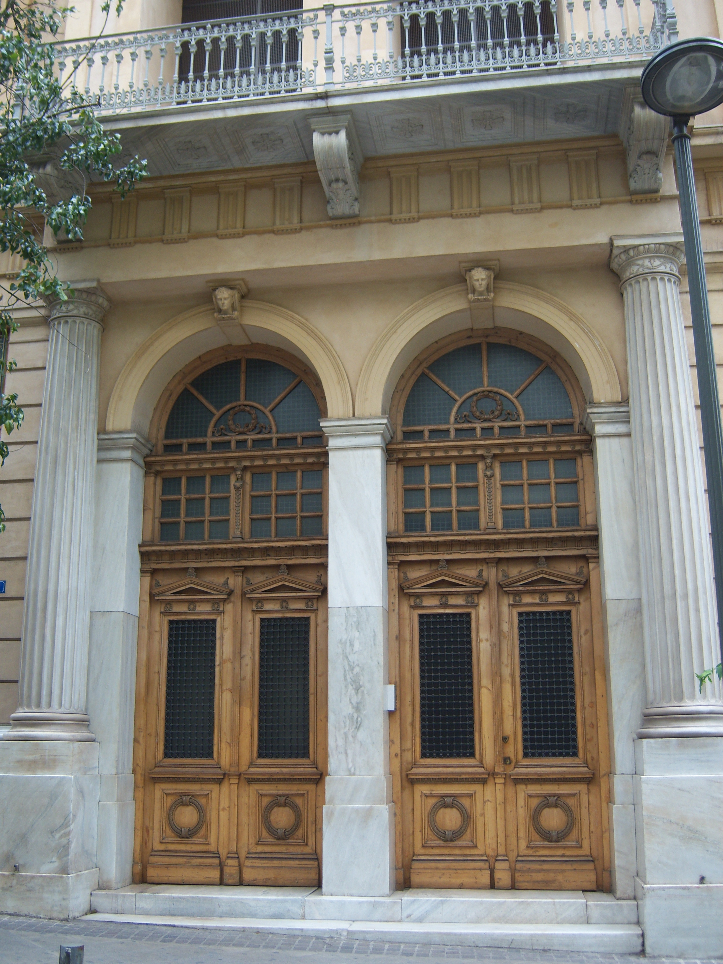 General view of entrances on Mitropoleos street
