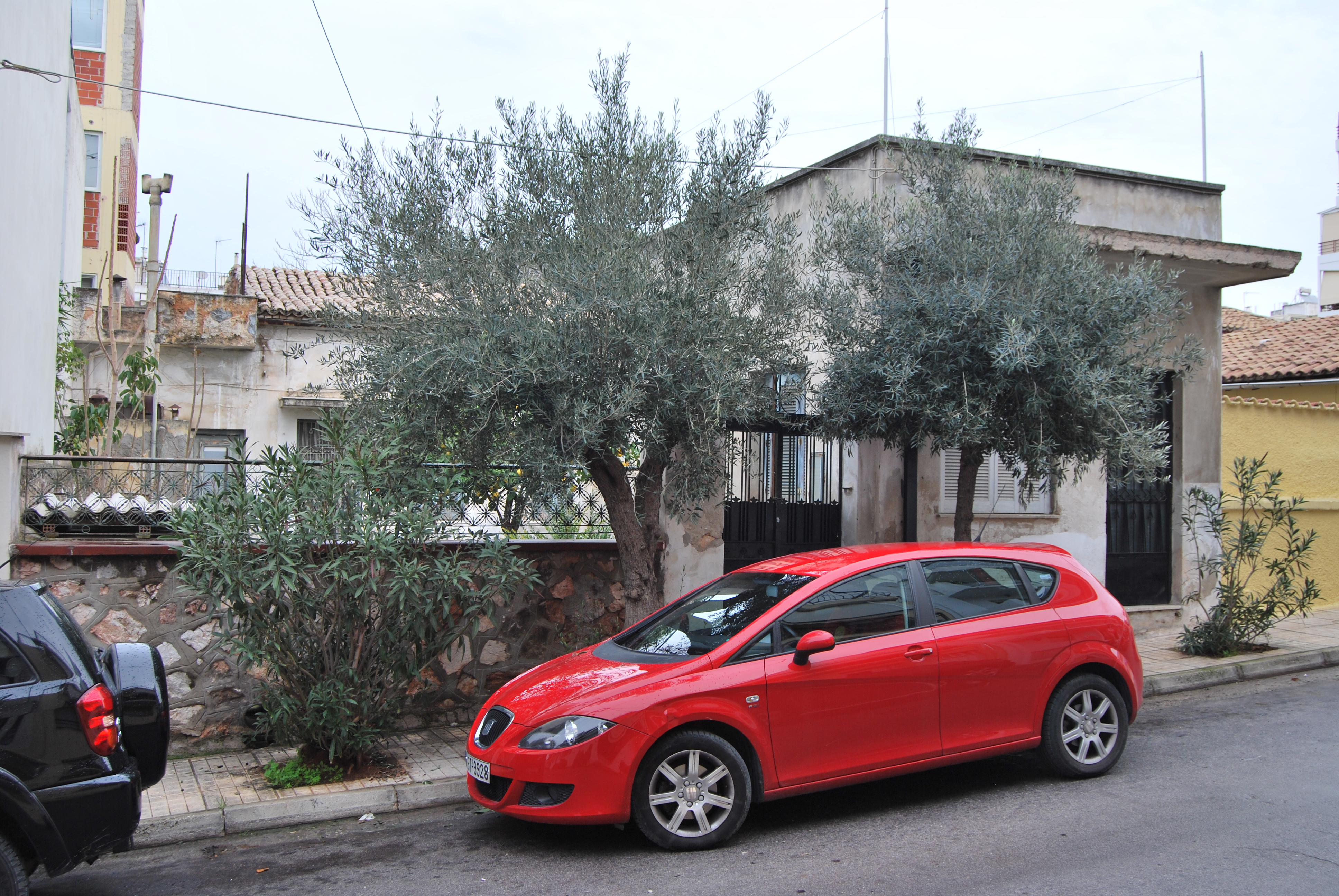 Πρόσοψη οικοπέδου (αυλόθυρα, θύρα, παράθυρο, μέρος αυλής)