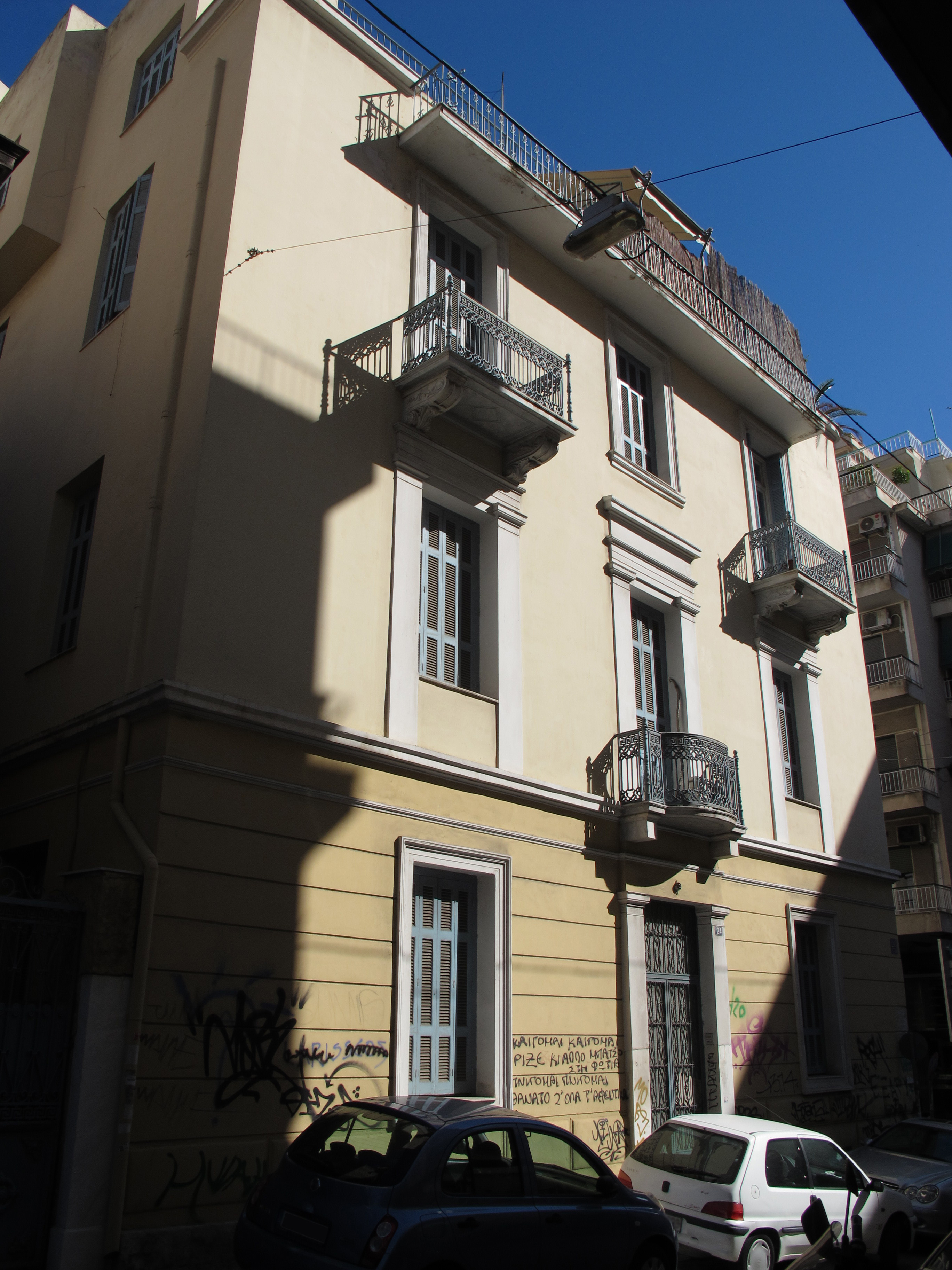 Γενική άποψη της δυτικής όψης επί της οδού Σμολένσκυ (2015)