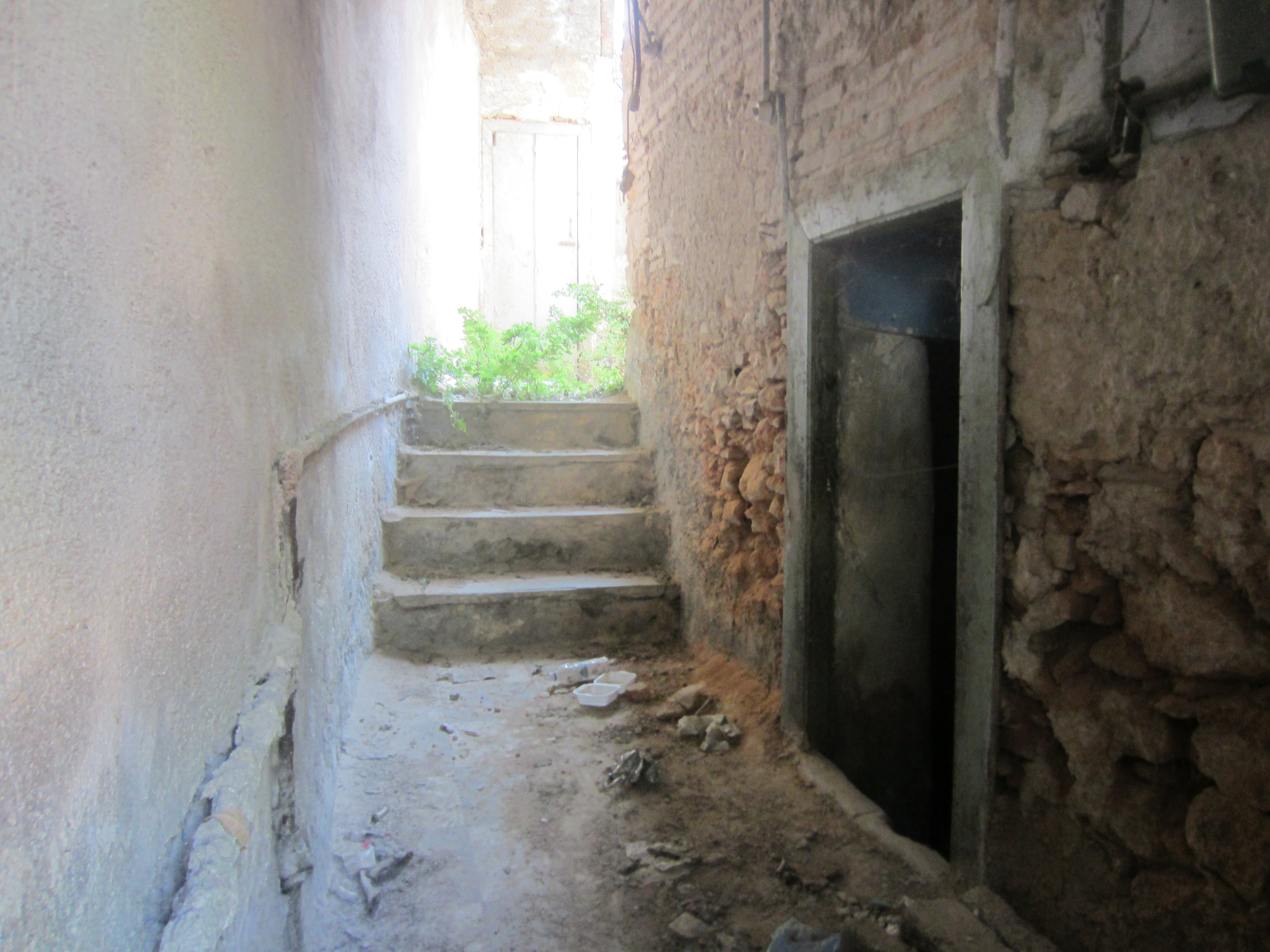 covered walkway to the courtyard