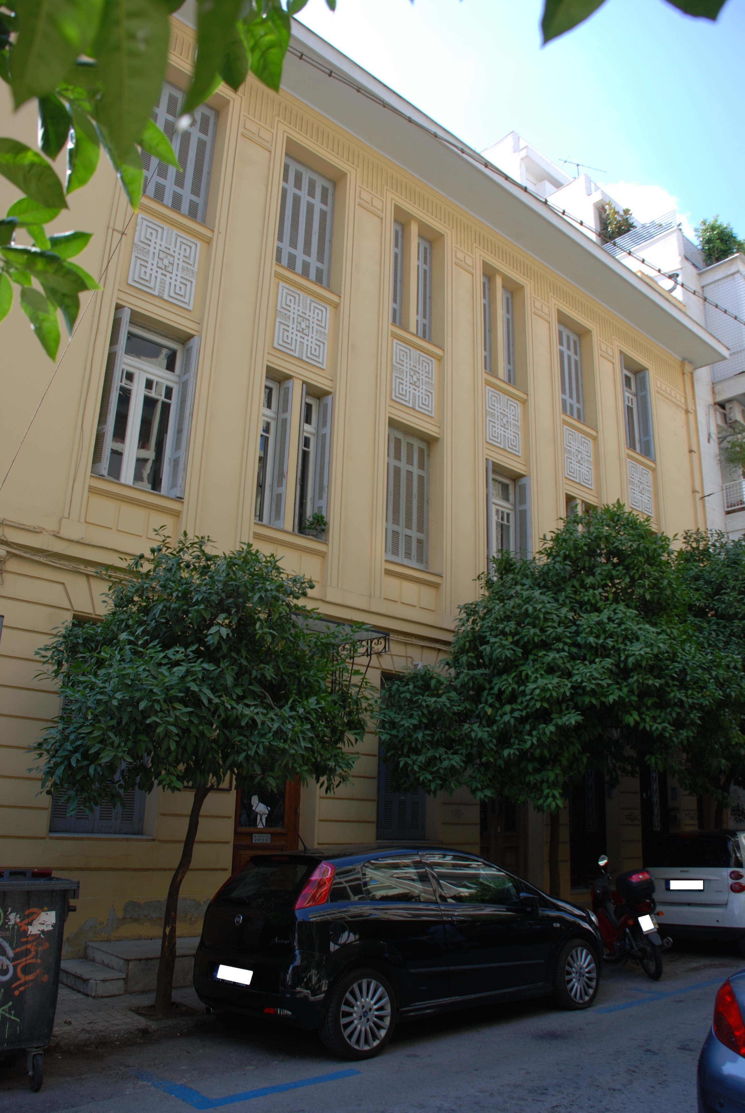 Facade on Deinokratous street