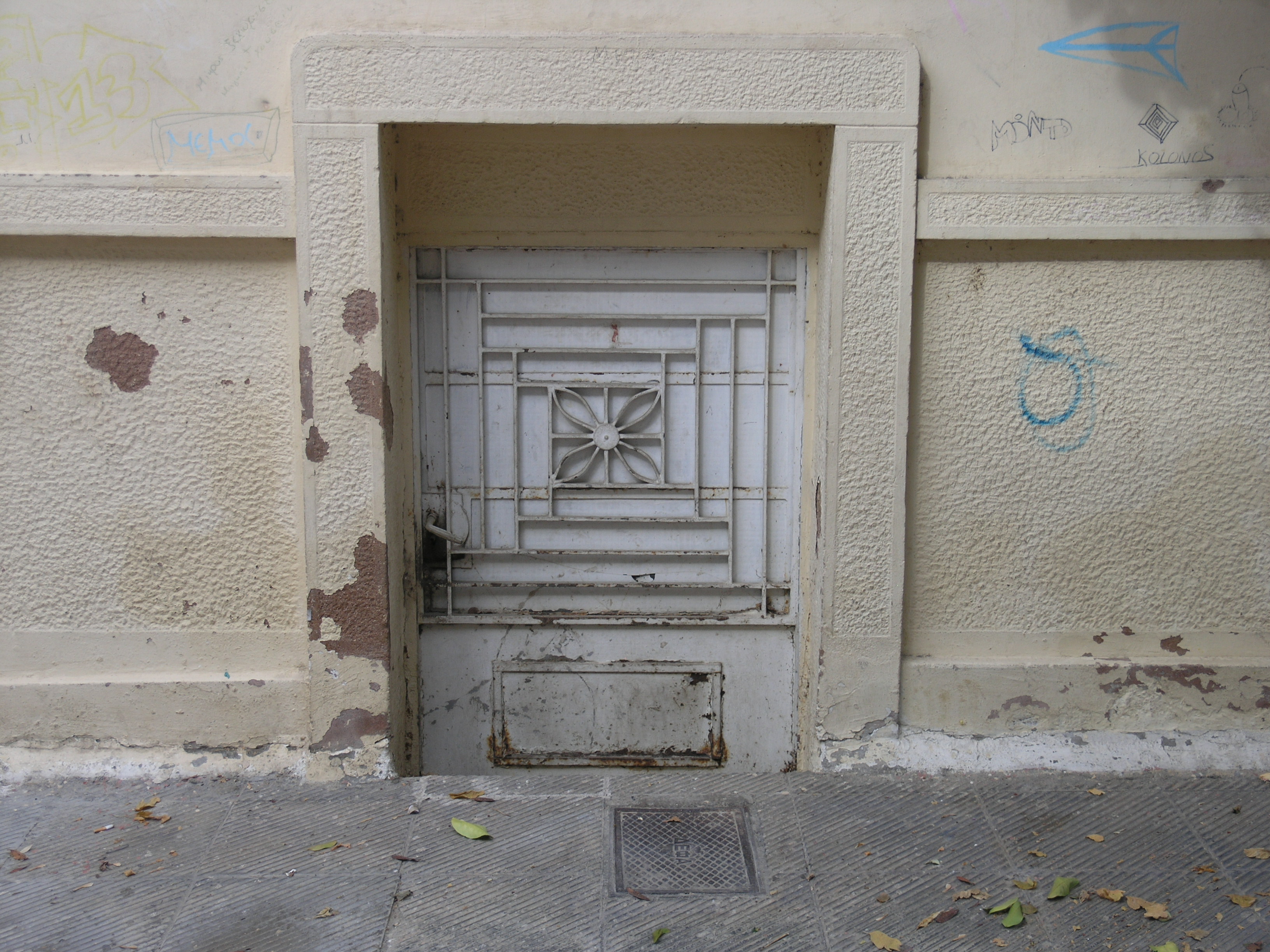 Γενική εξώθυρας υπογείου