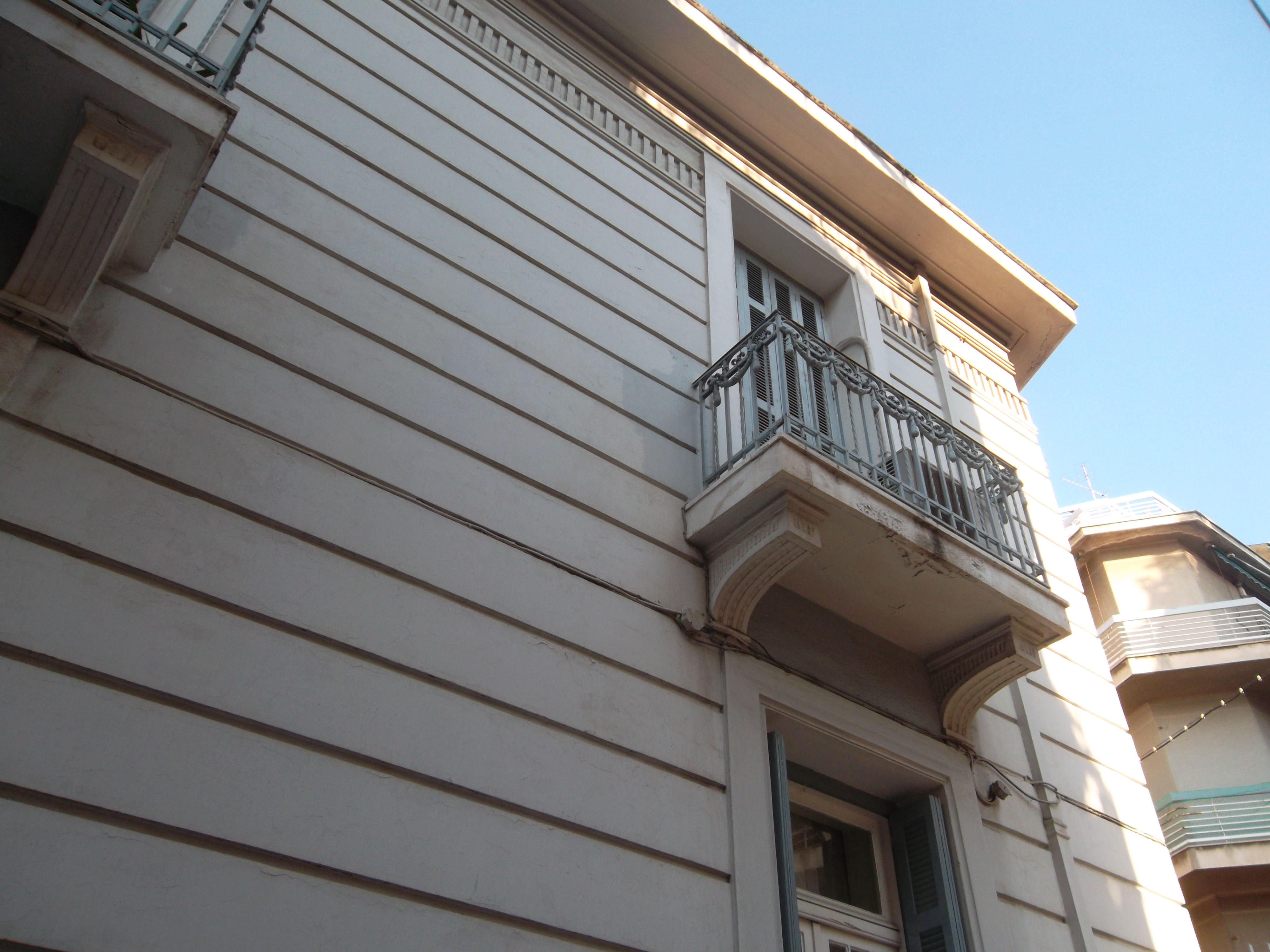 Detail of facade with balcony (2013)