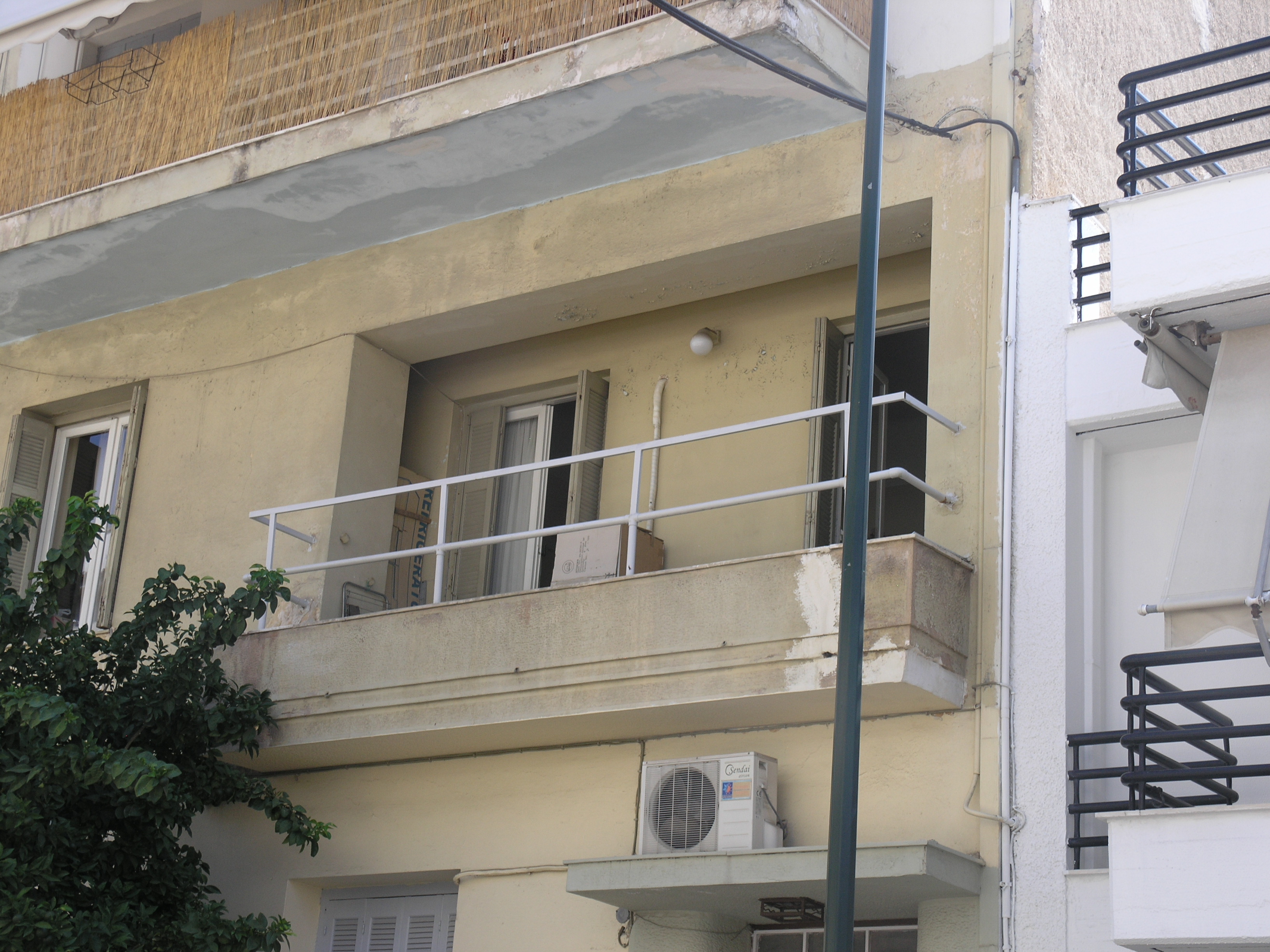 General view of balcony (2015)