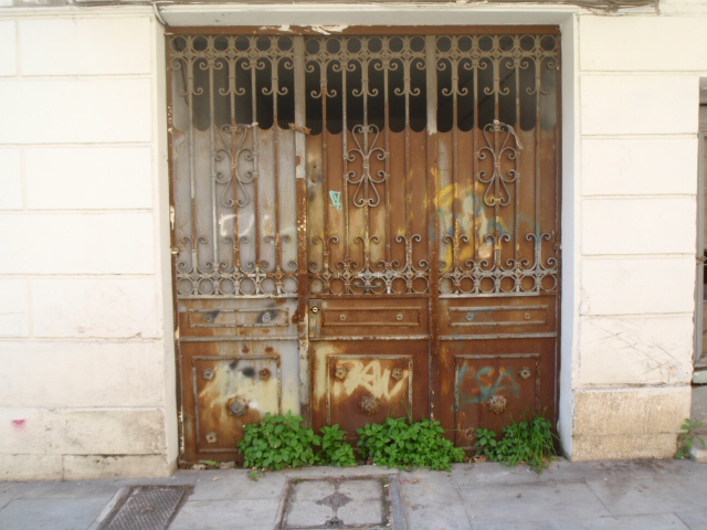 General view of yard door