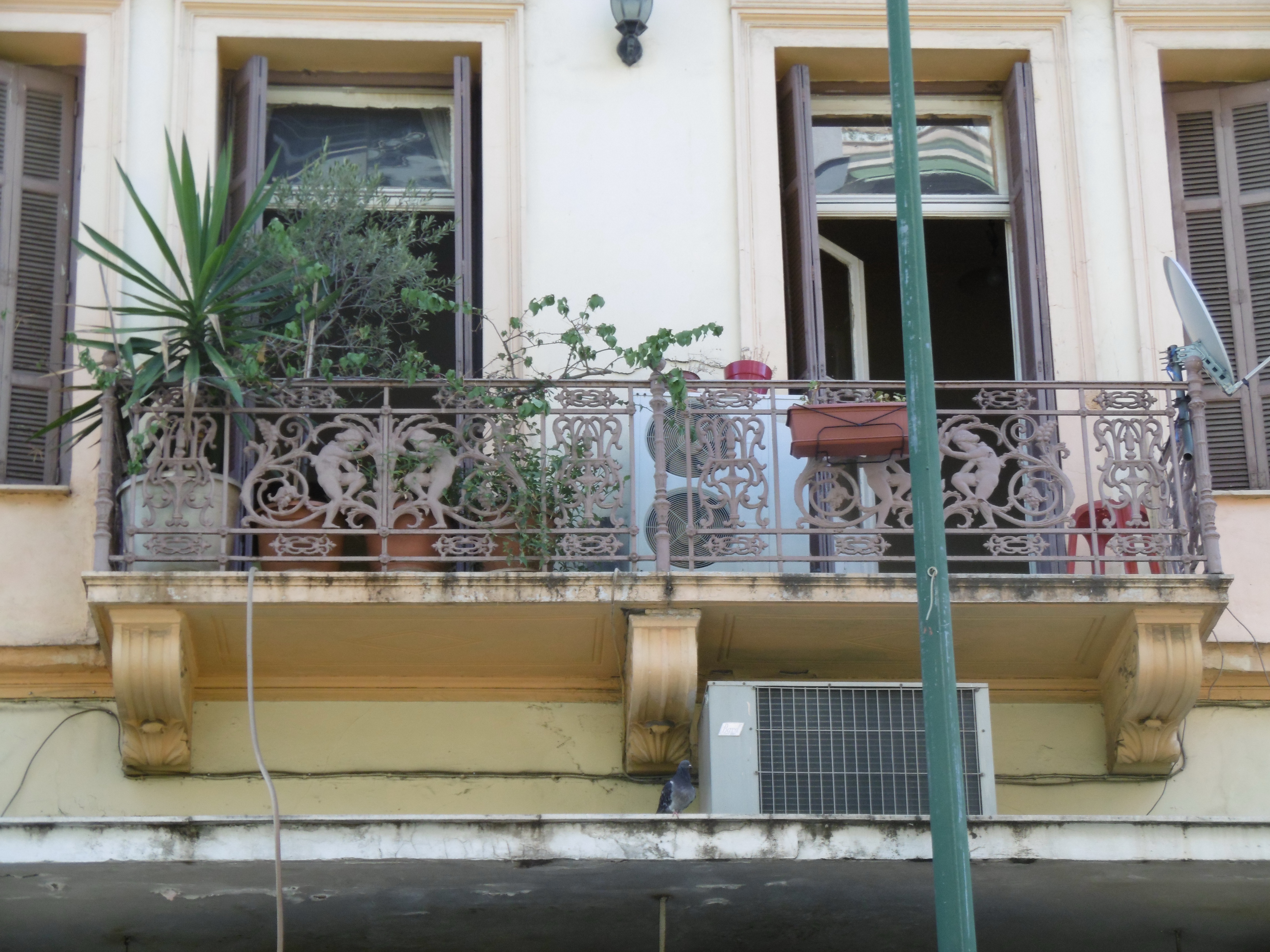 Detail of the facade, balcony (2016)