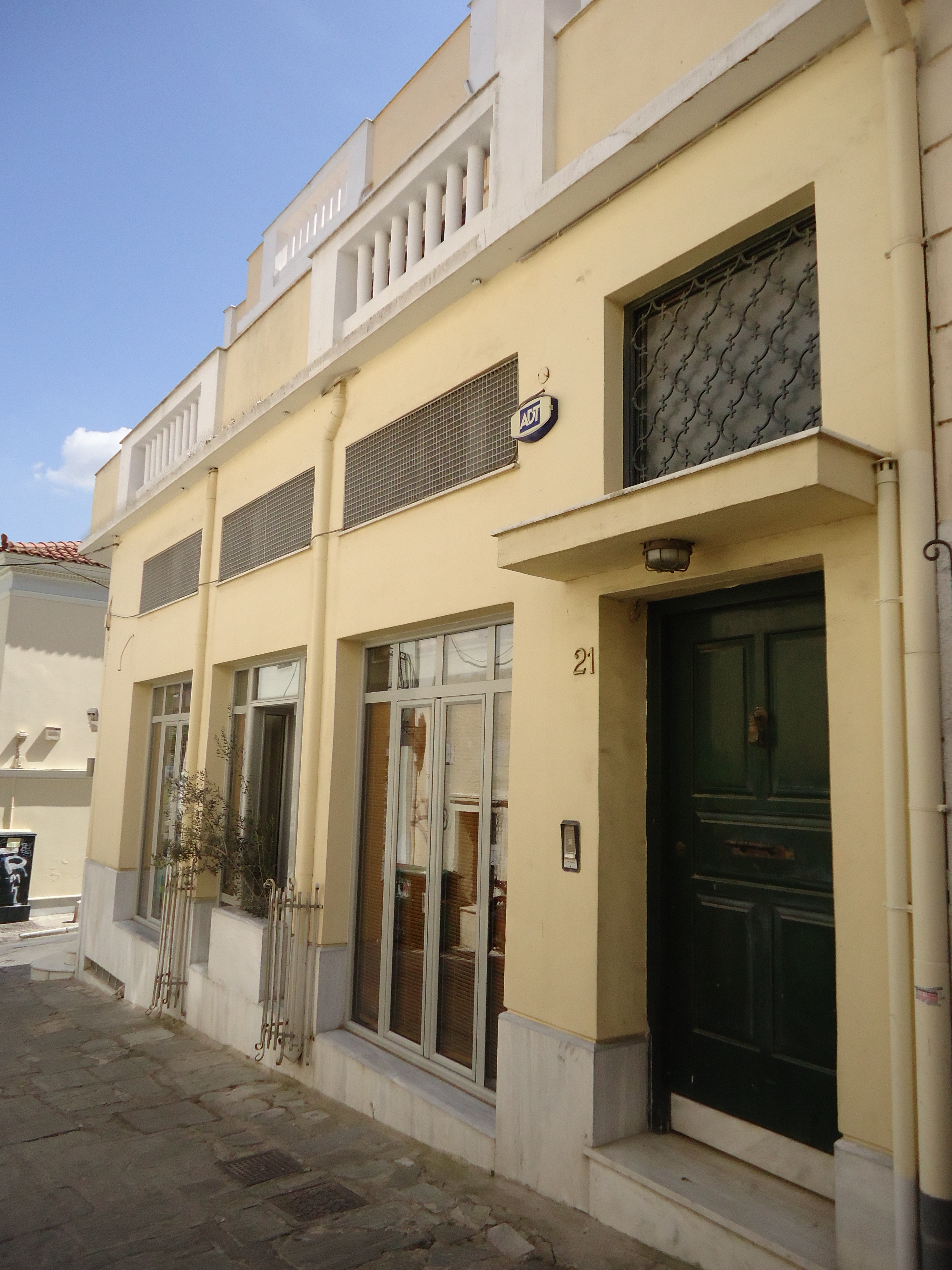 Γενική όψη επί της οδού Μνησικλέους