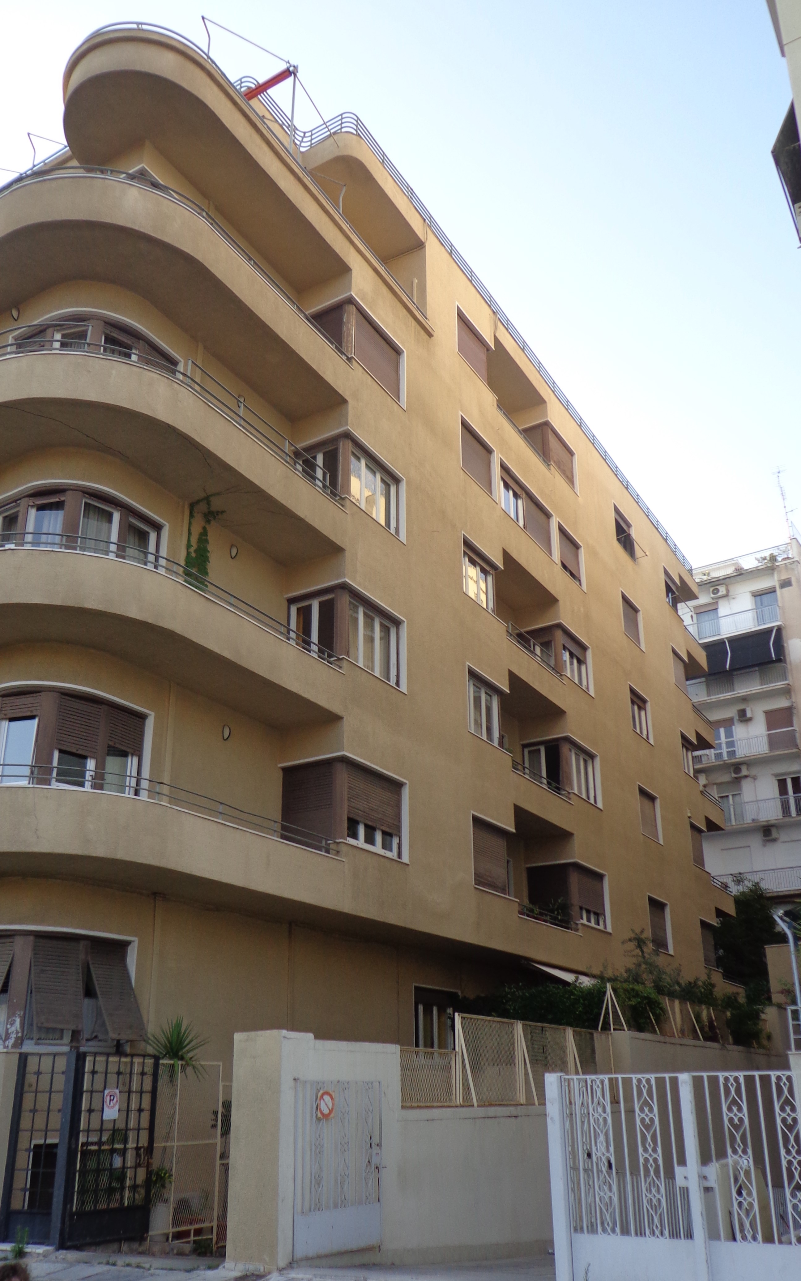 General view of the side facade (2015)