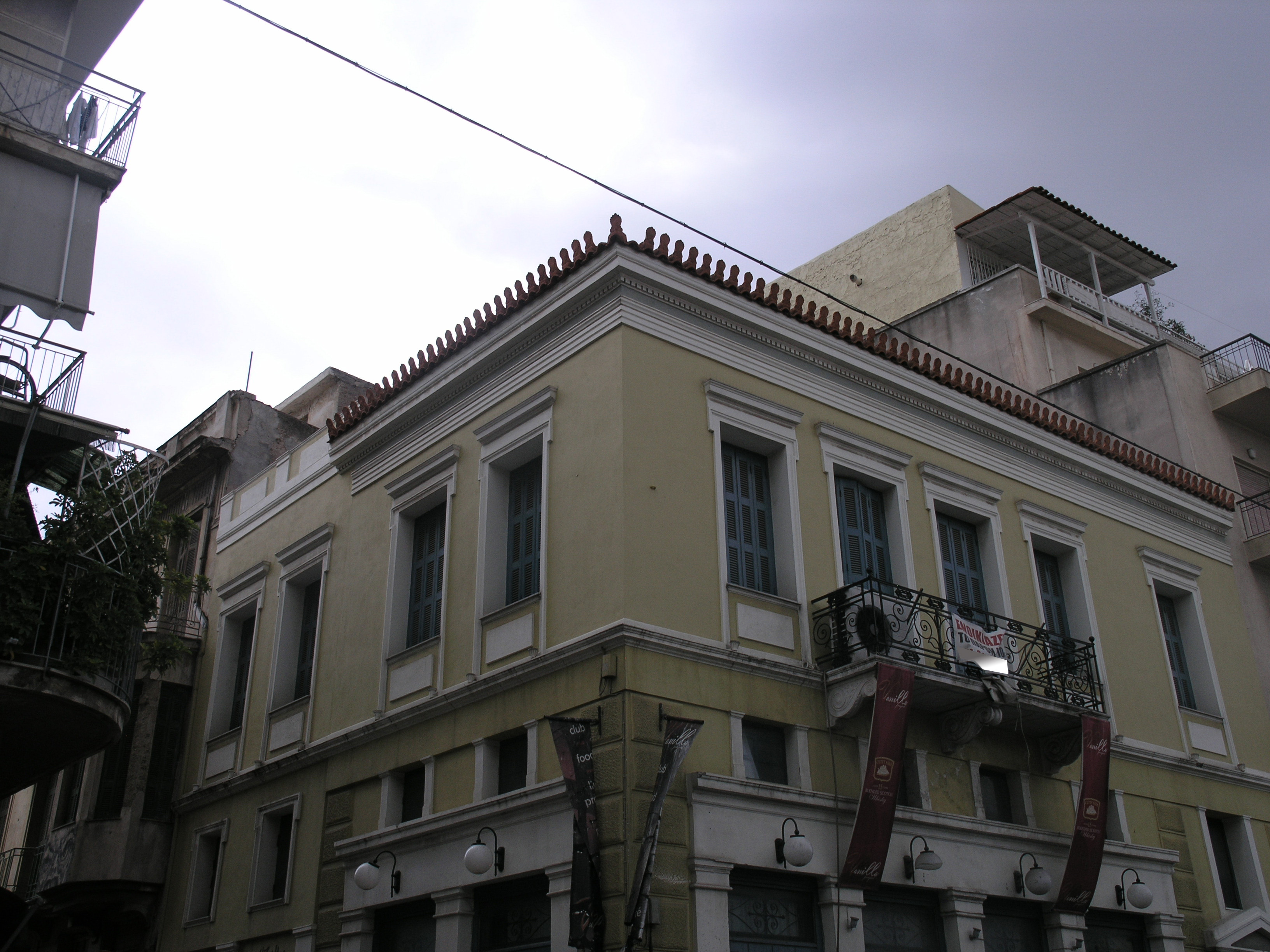 Λεπτομέρεια κύριας και πλάγιας όψης