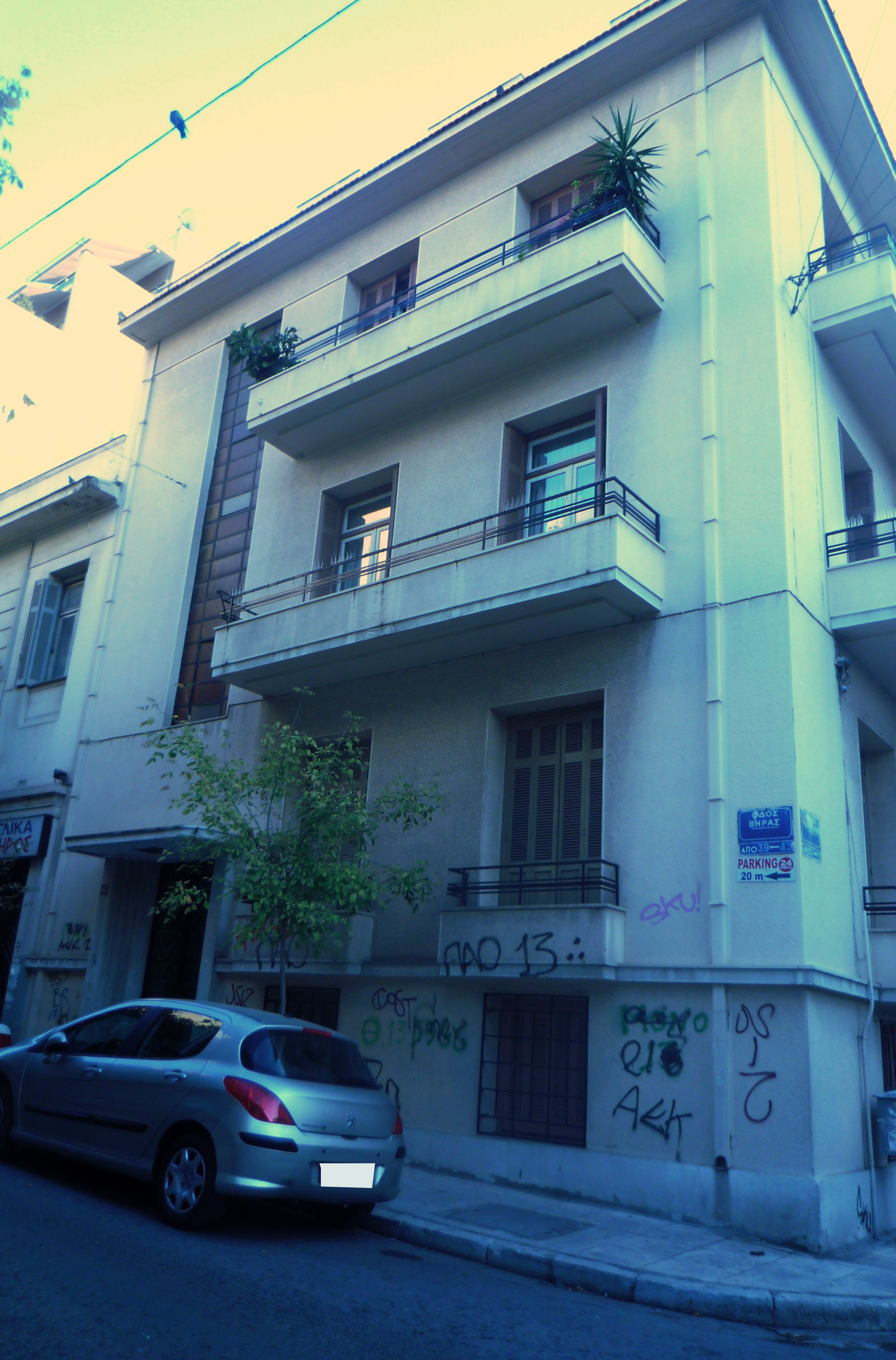 View of the façade on Thiras street