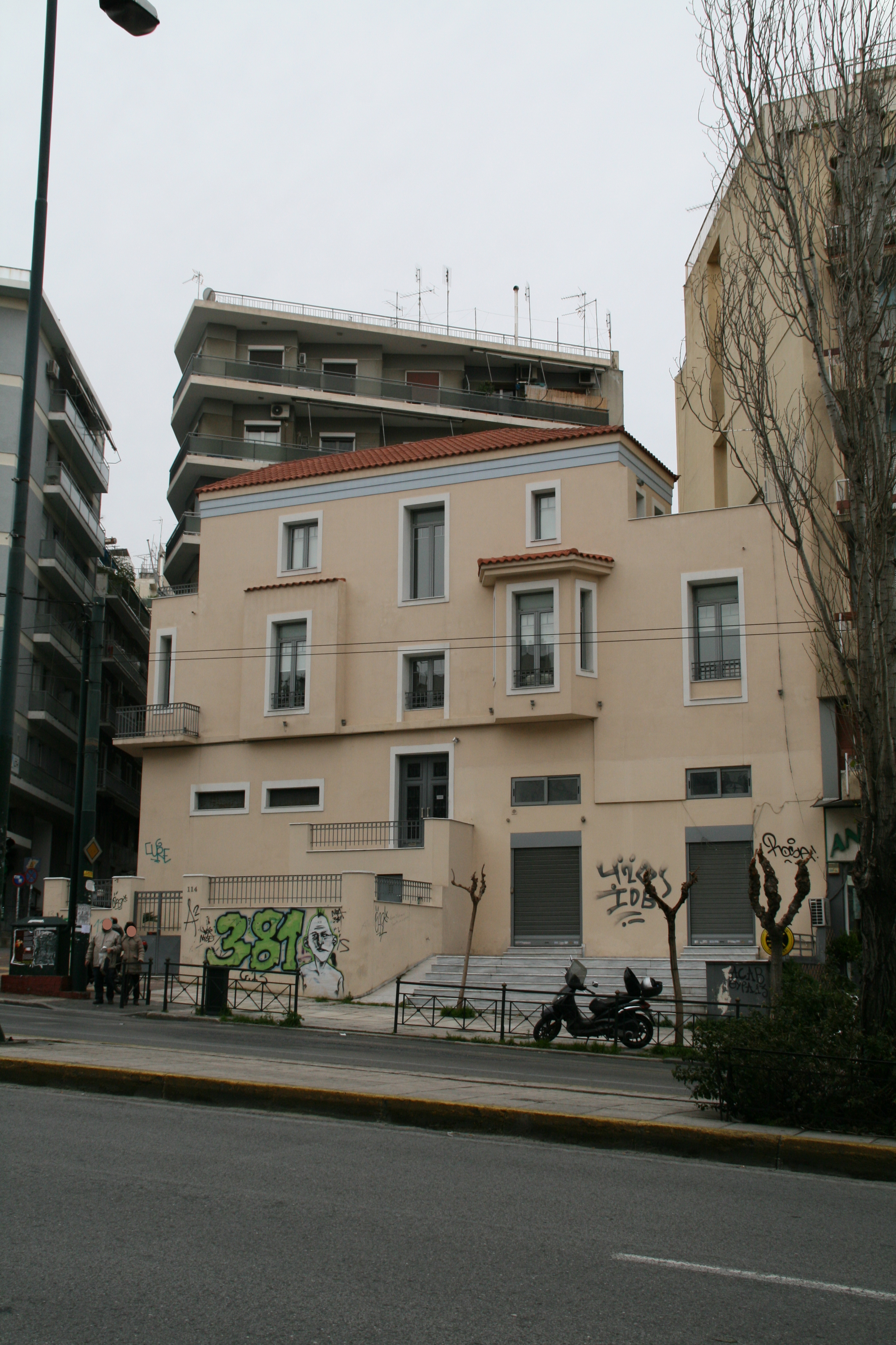 View of the façade on Alexandra's avenue (2014)