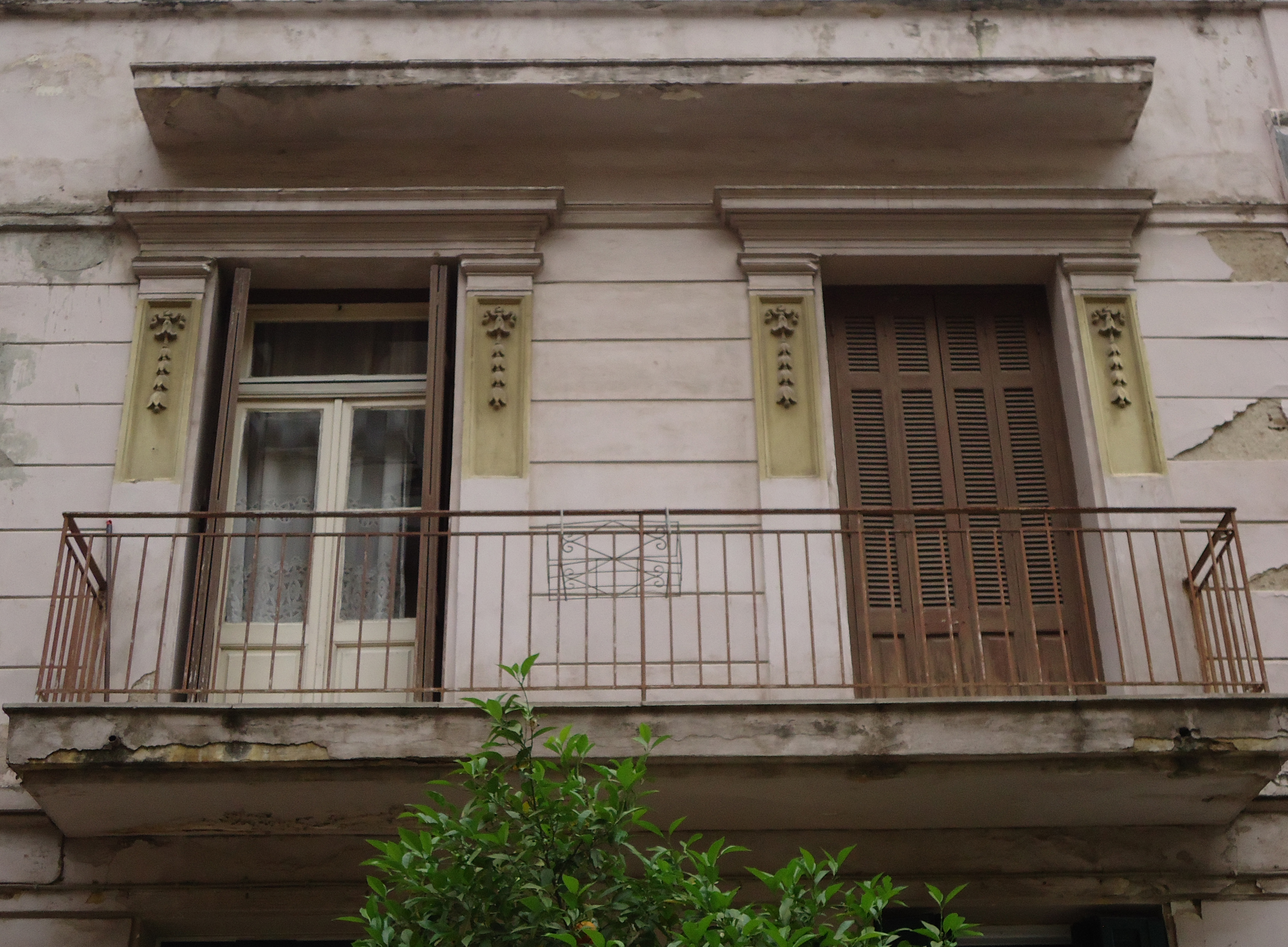 Detail of the main facade, balcony of the 1st floor (2015)