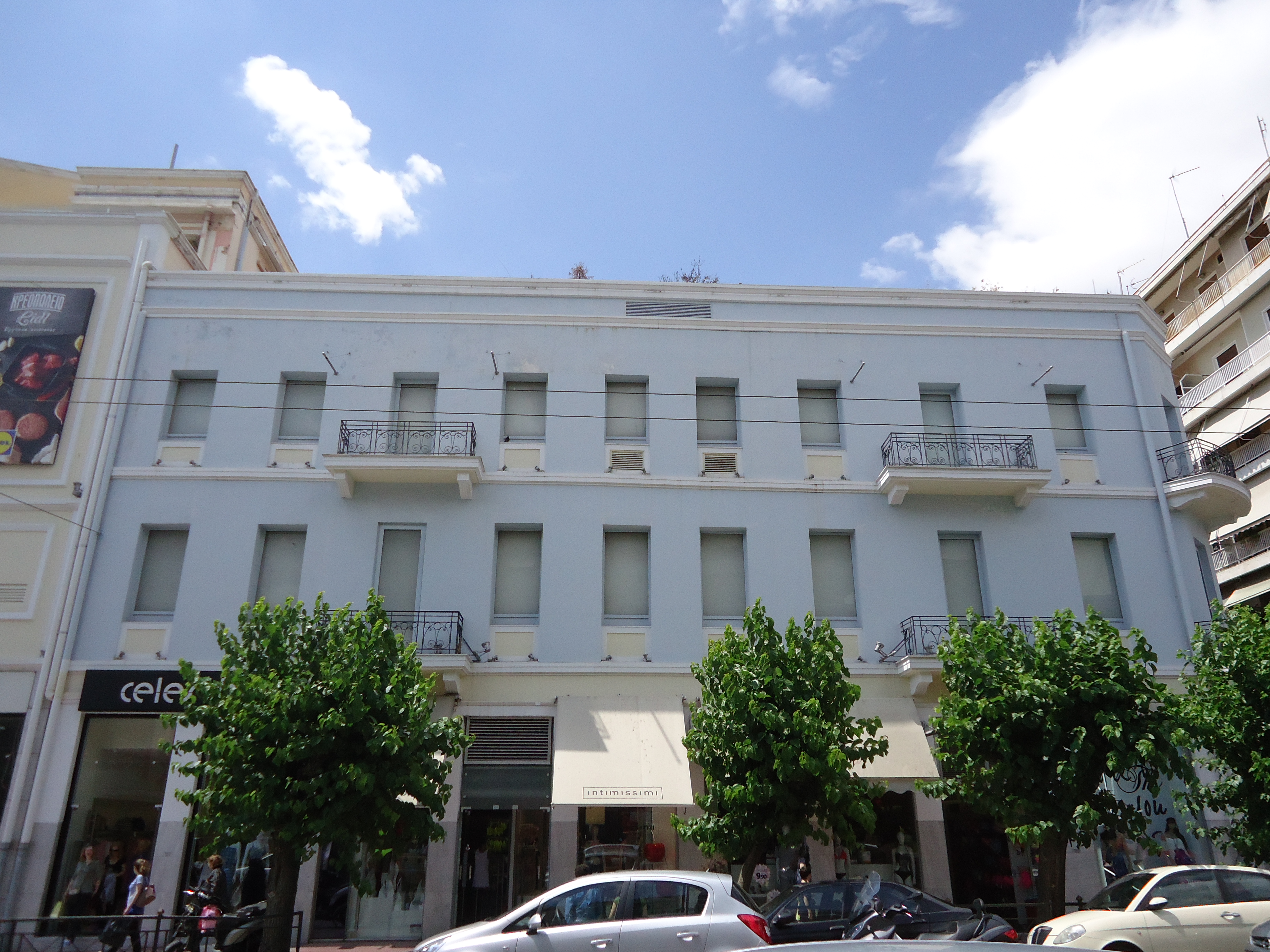 Γενική κύριας όψης επί της λεωφόρου Υμηττού