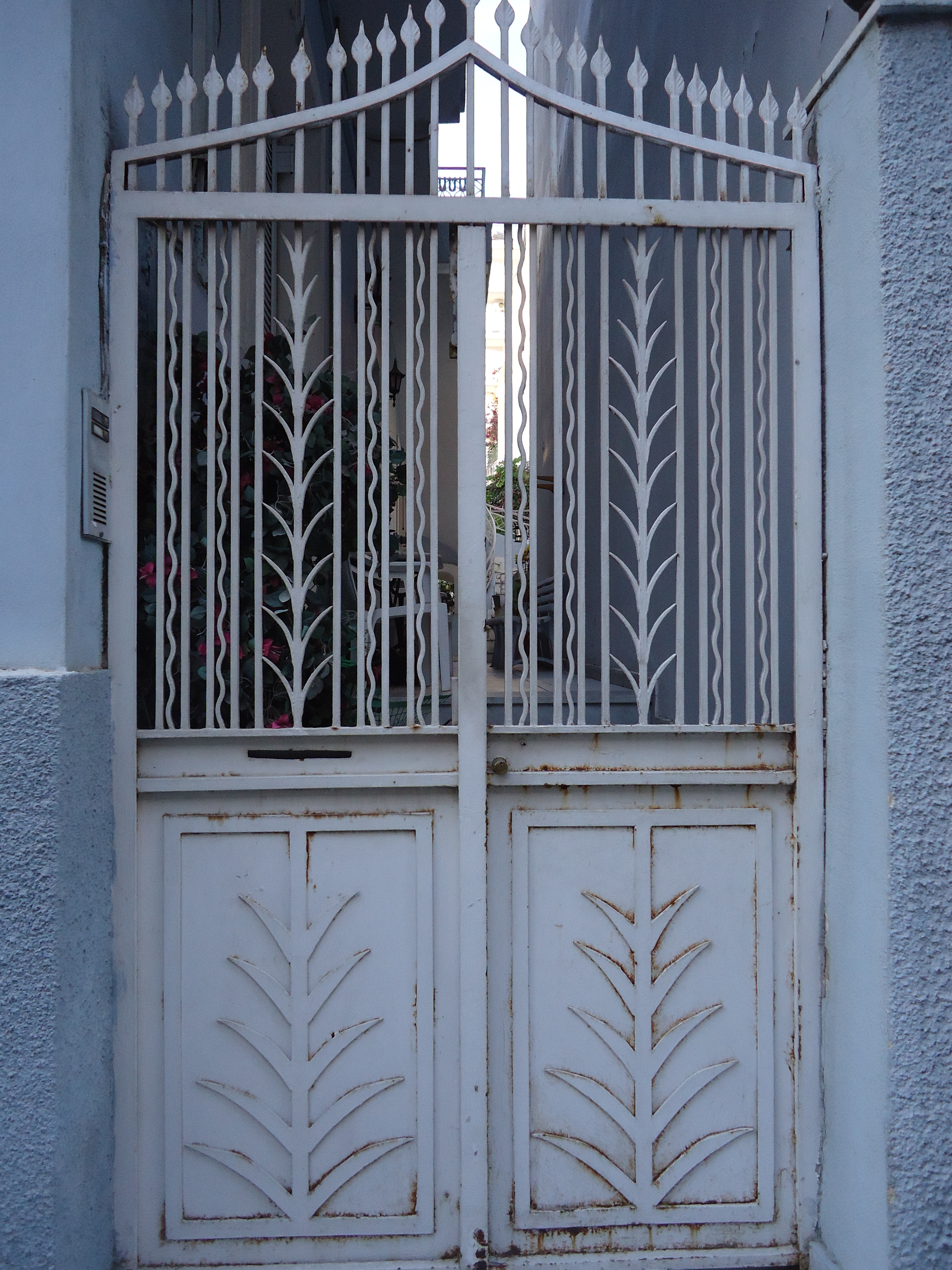 General view of yard door