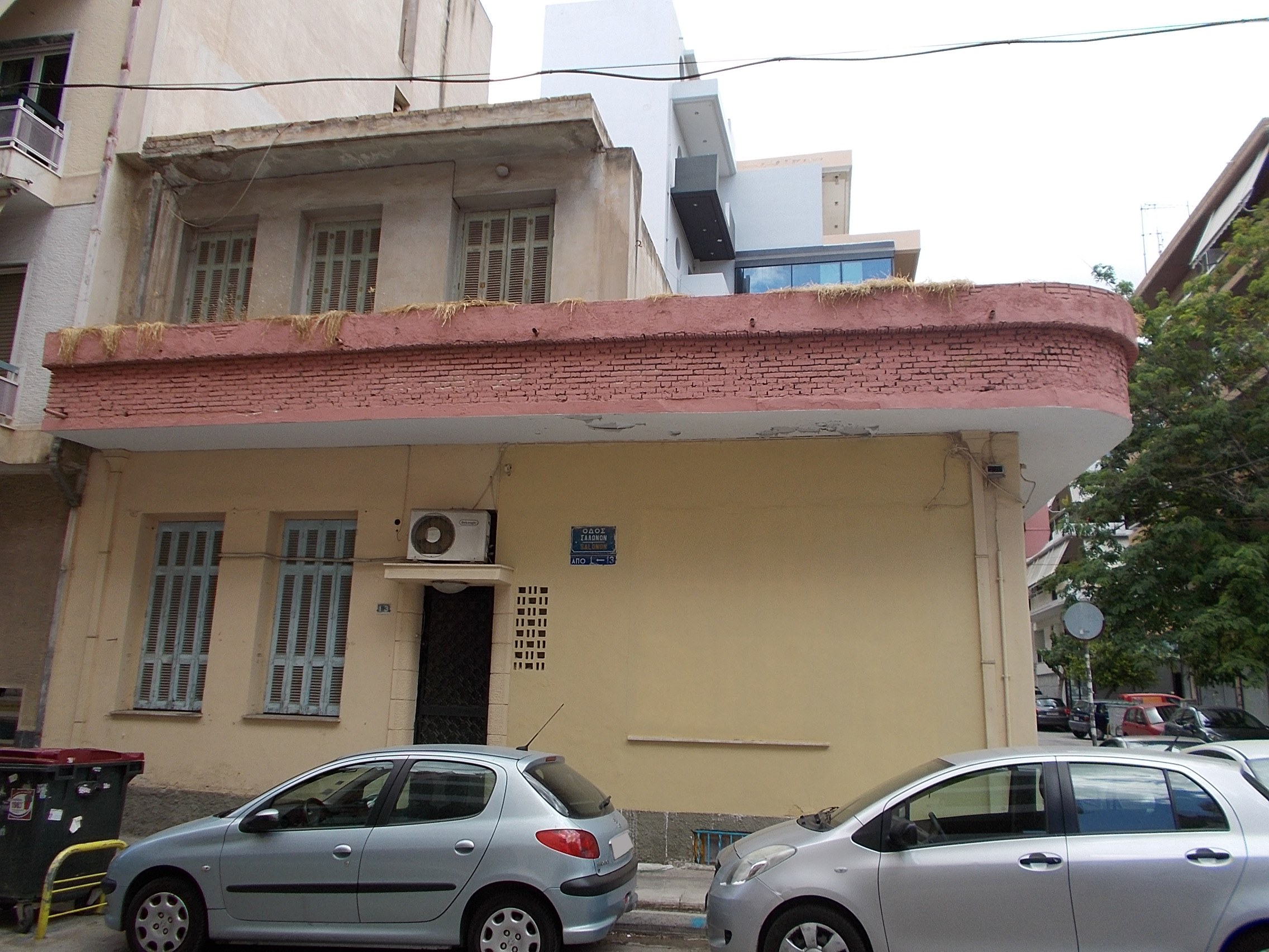 Γενική όψη επί της οδού Σαλώνων