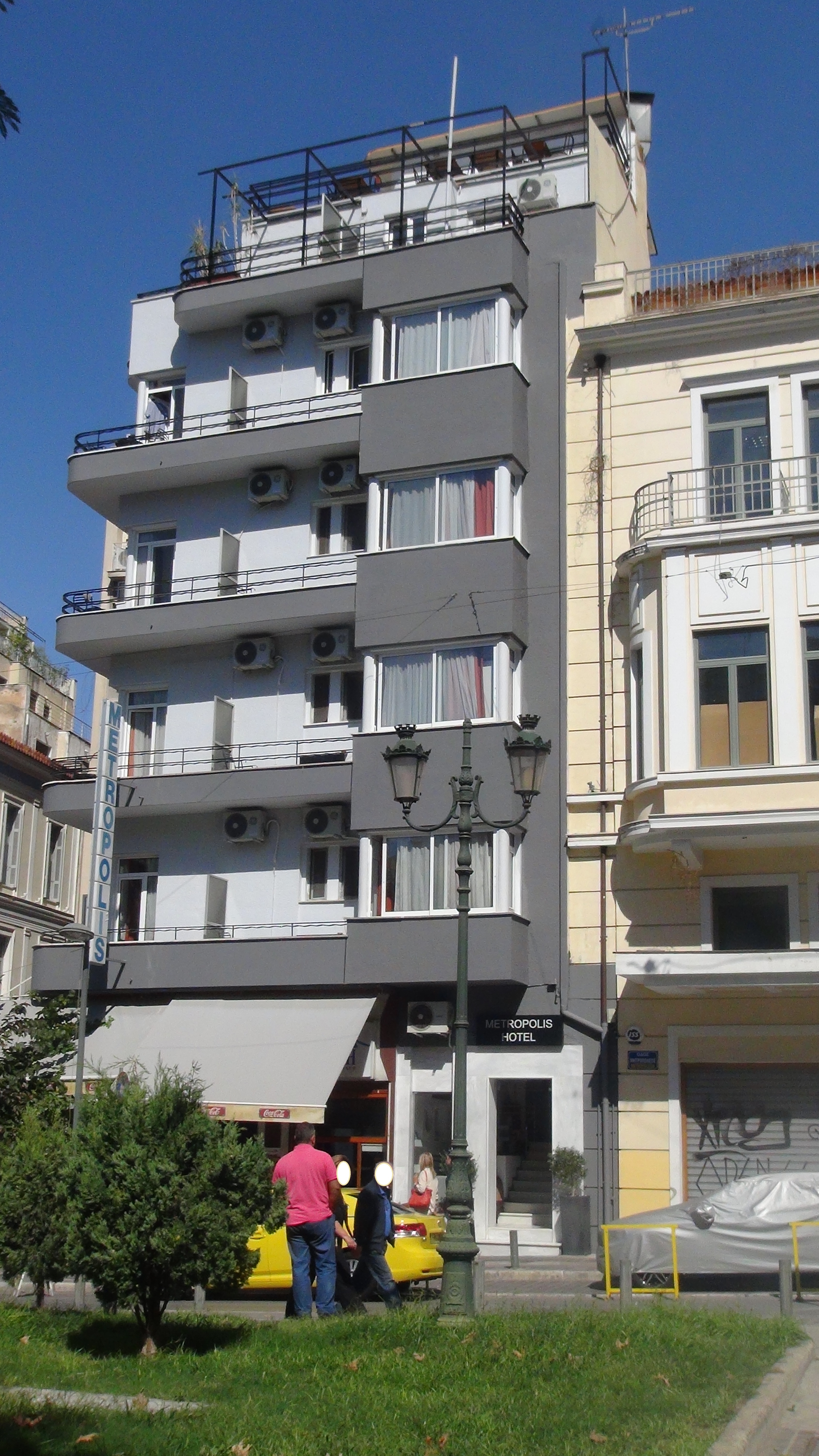 Γενική όψη επί της οδού Μητροπόλεως