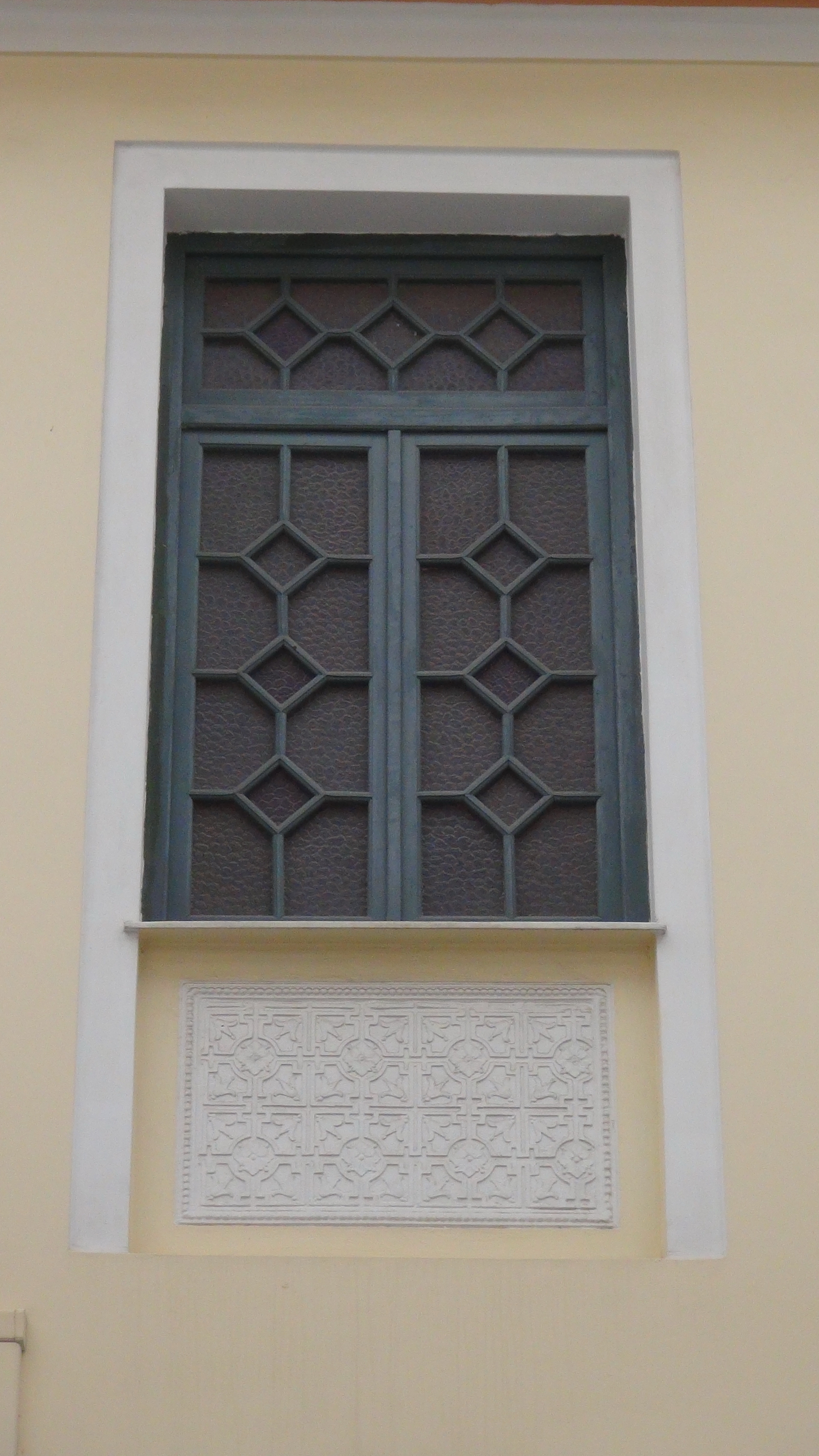 Window of the upper floor from the side view (in Rostan St.)
