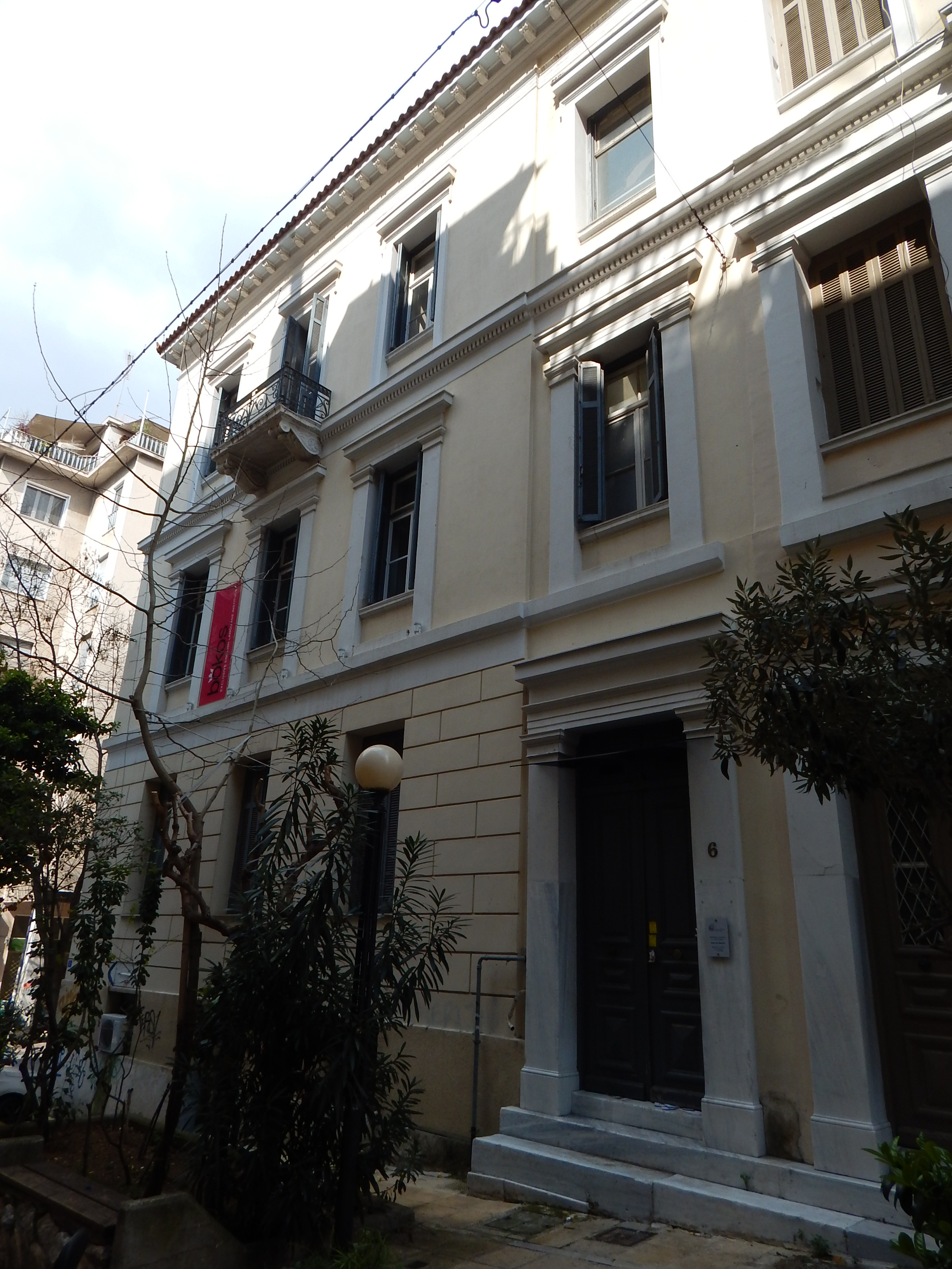 Γενική όψη επί της οδού Δερβενίων