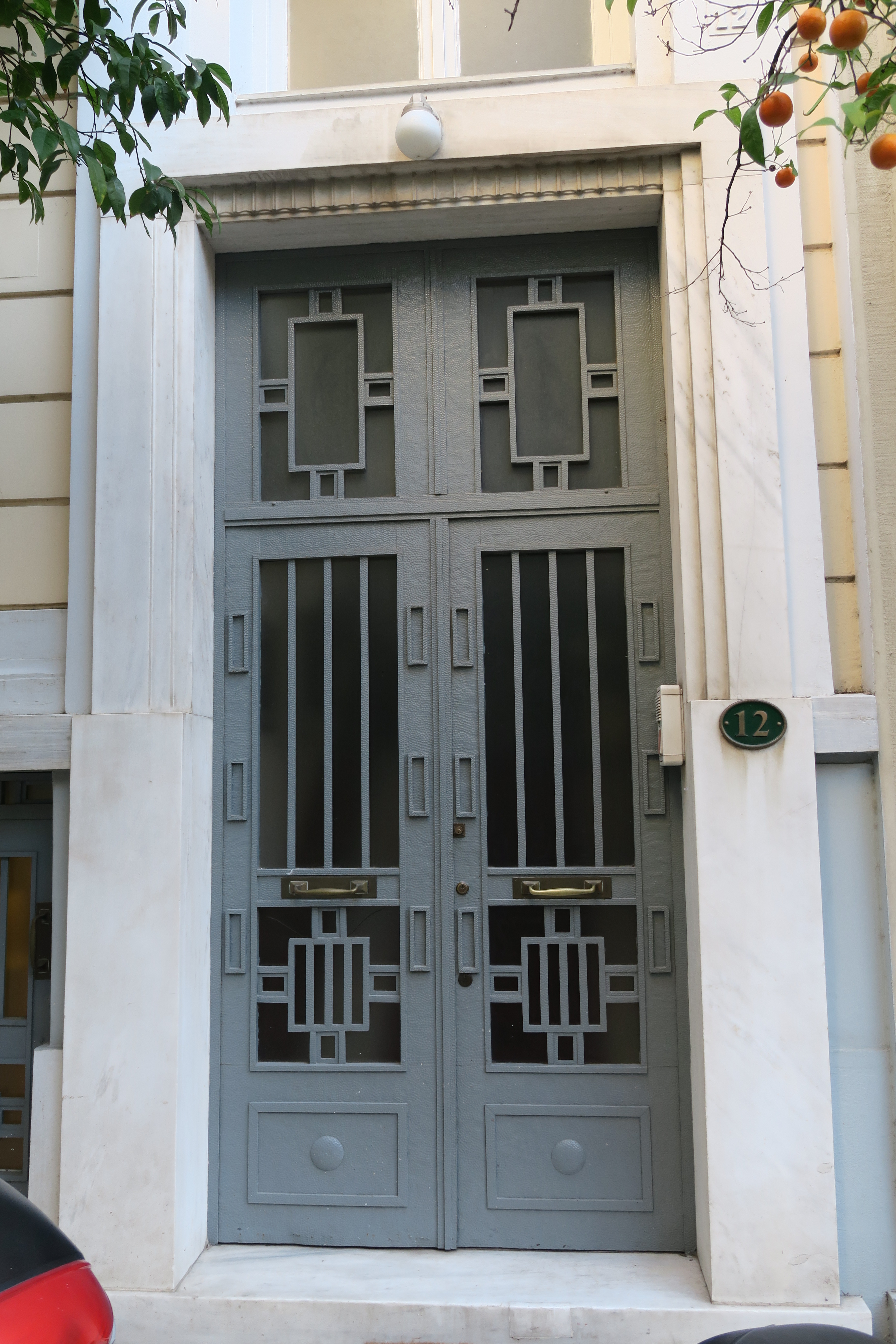General view of ntrance door (2017)