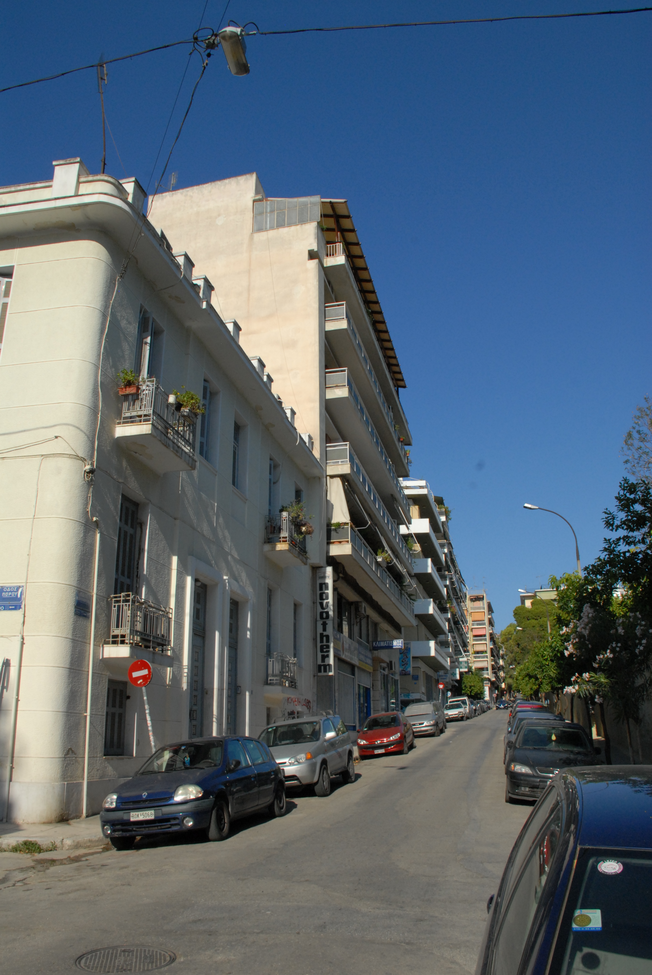 View of the façade on Kallifrona street