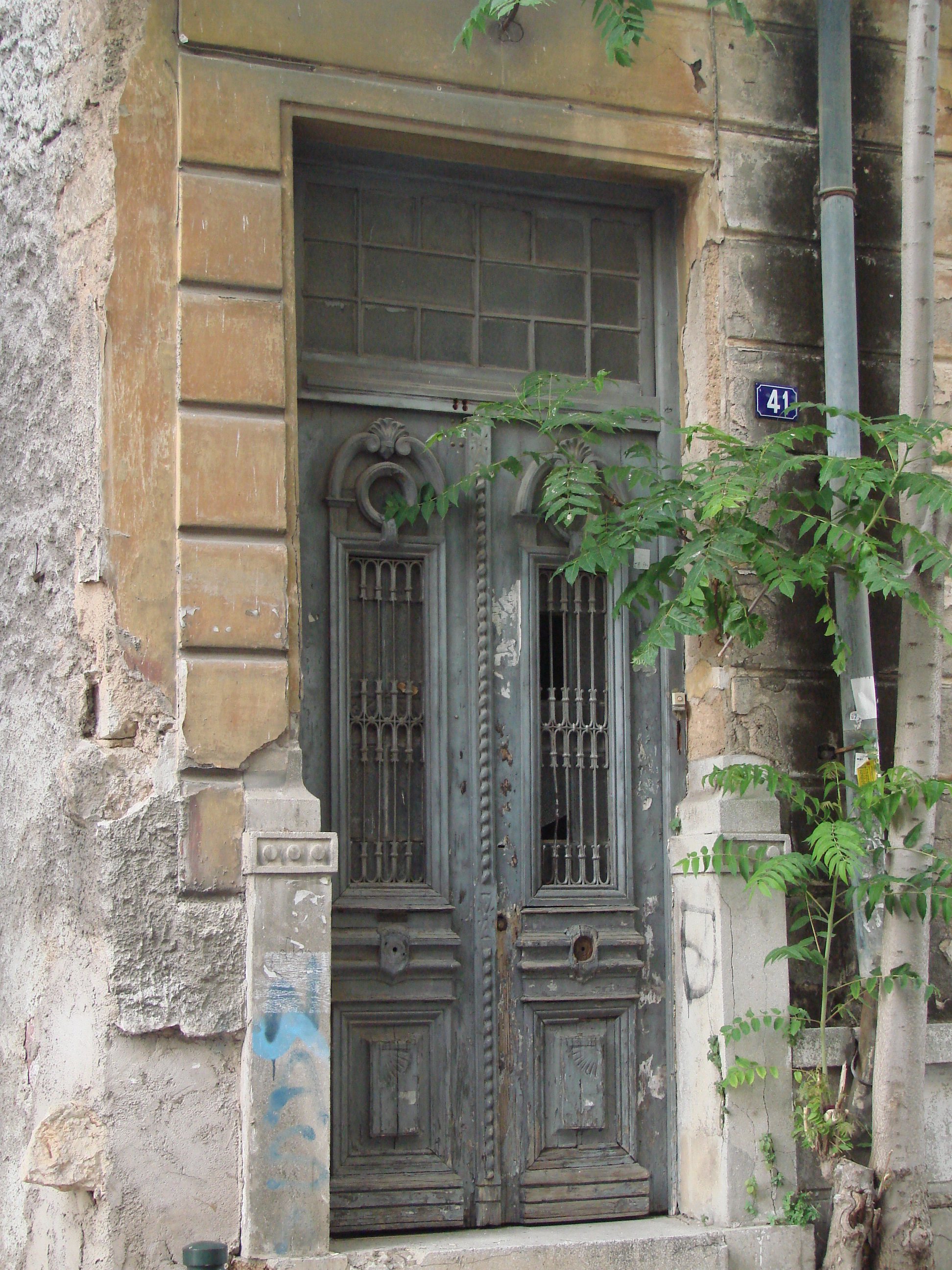 General view of entrance door (2013)