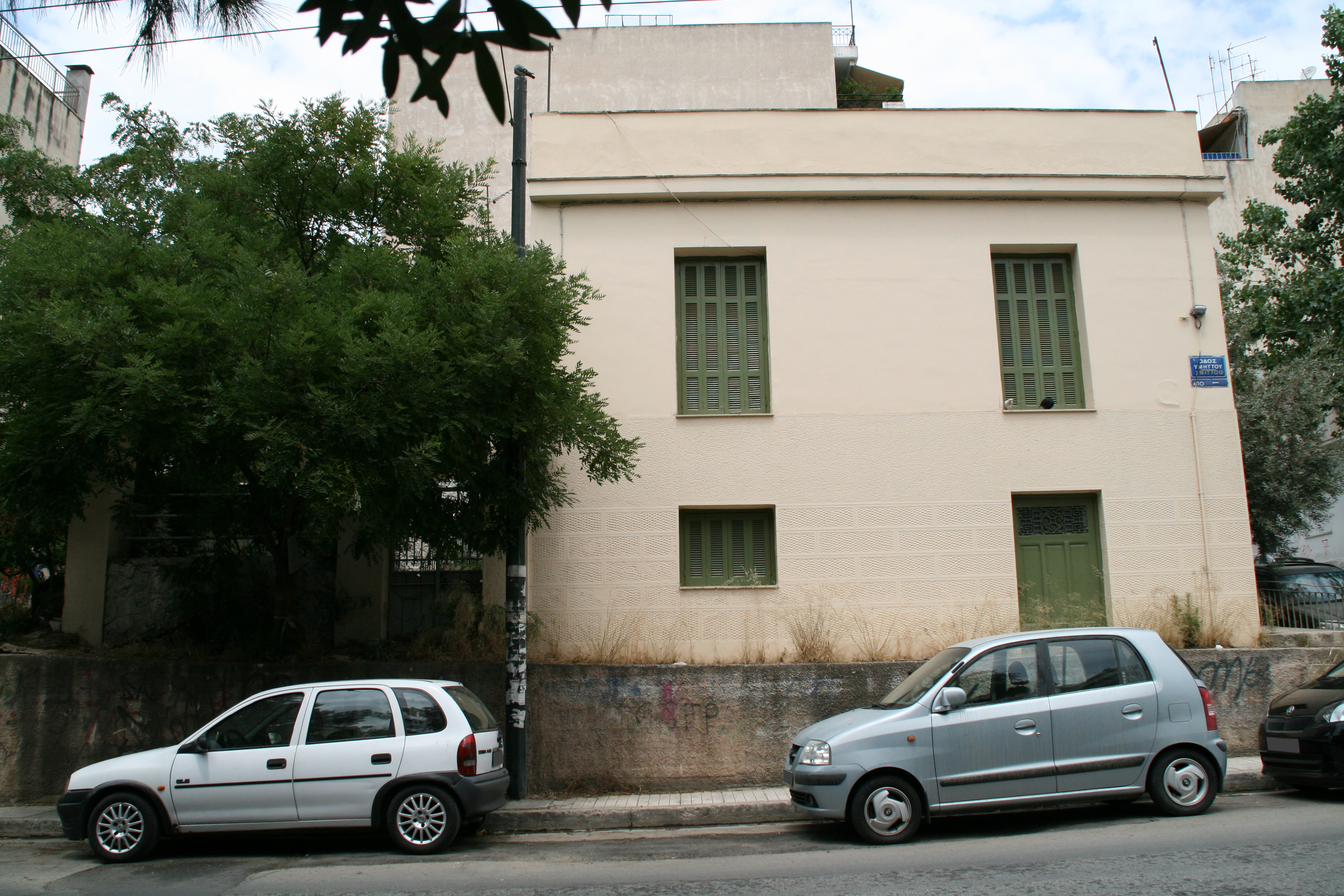 General view of the facade on Ymittou street (2014)