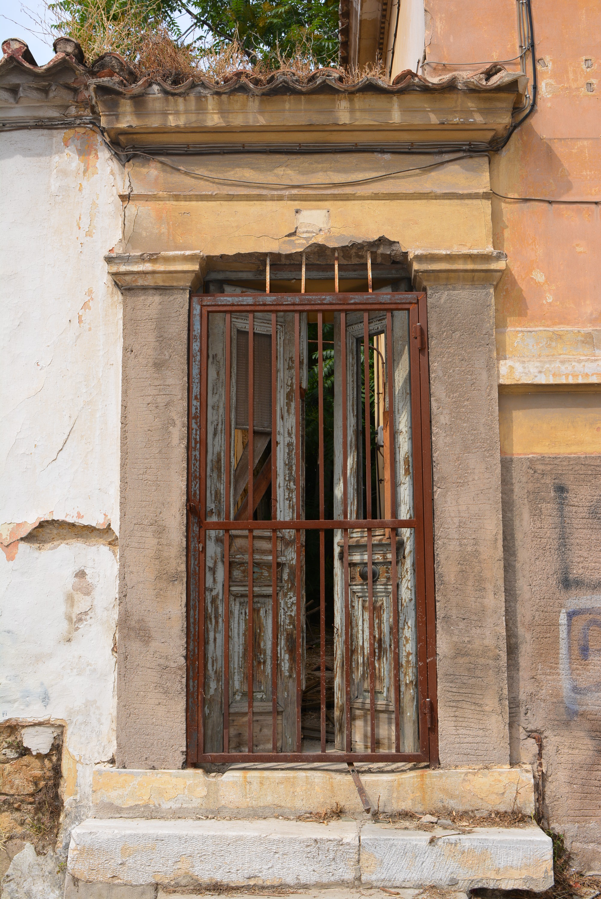 General view of yard door