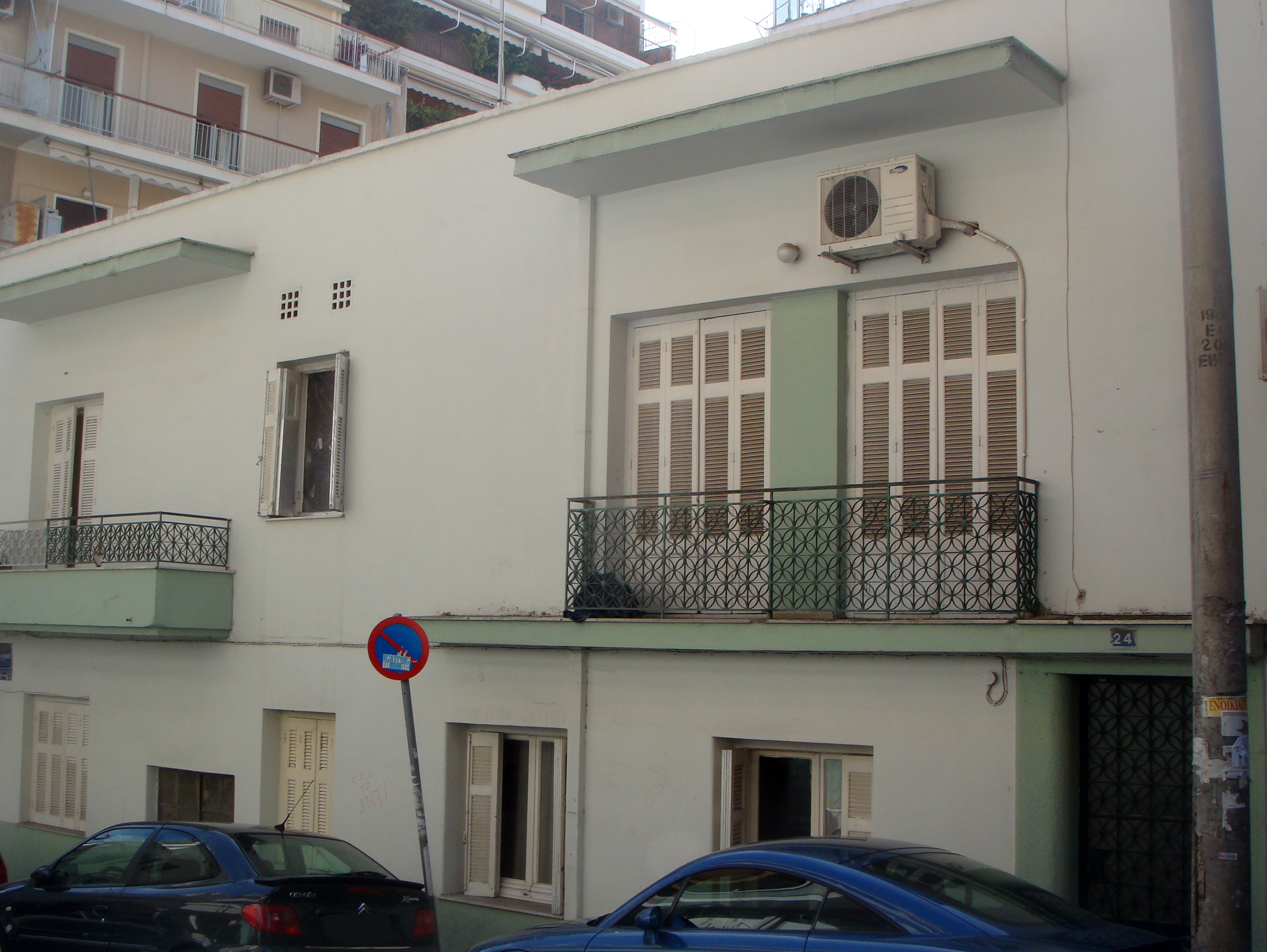 View of the façade on Kedrinou street