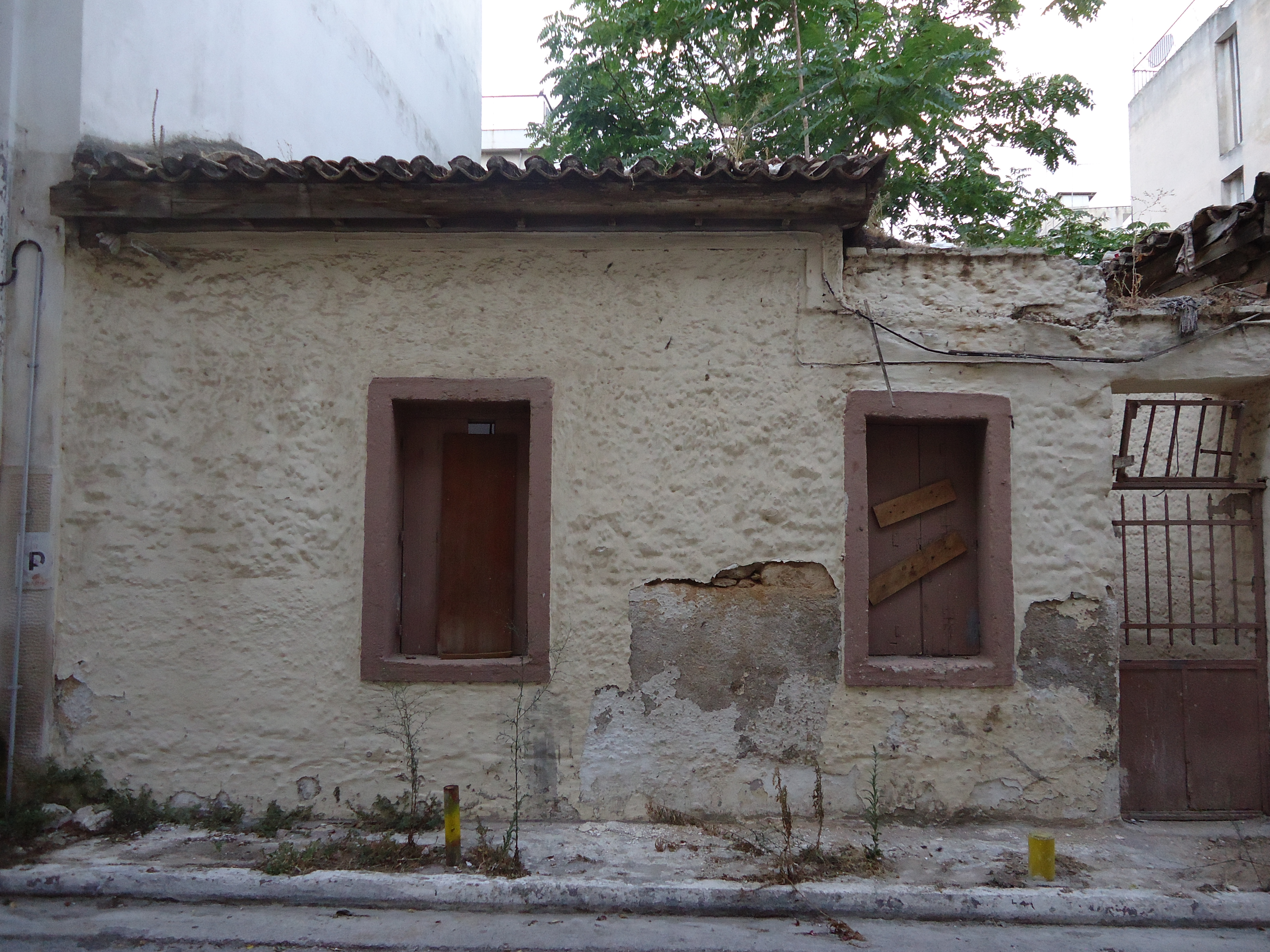 Γενική όψη παραθύρων από την οδό Αδράστου