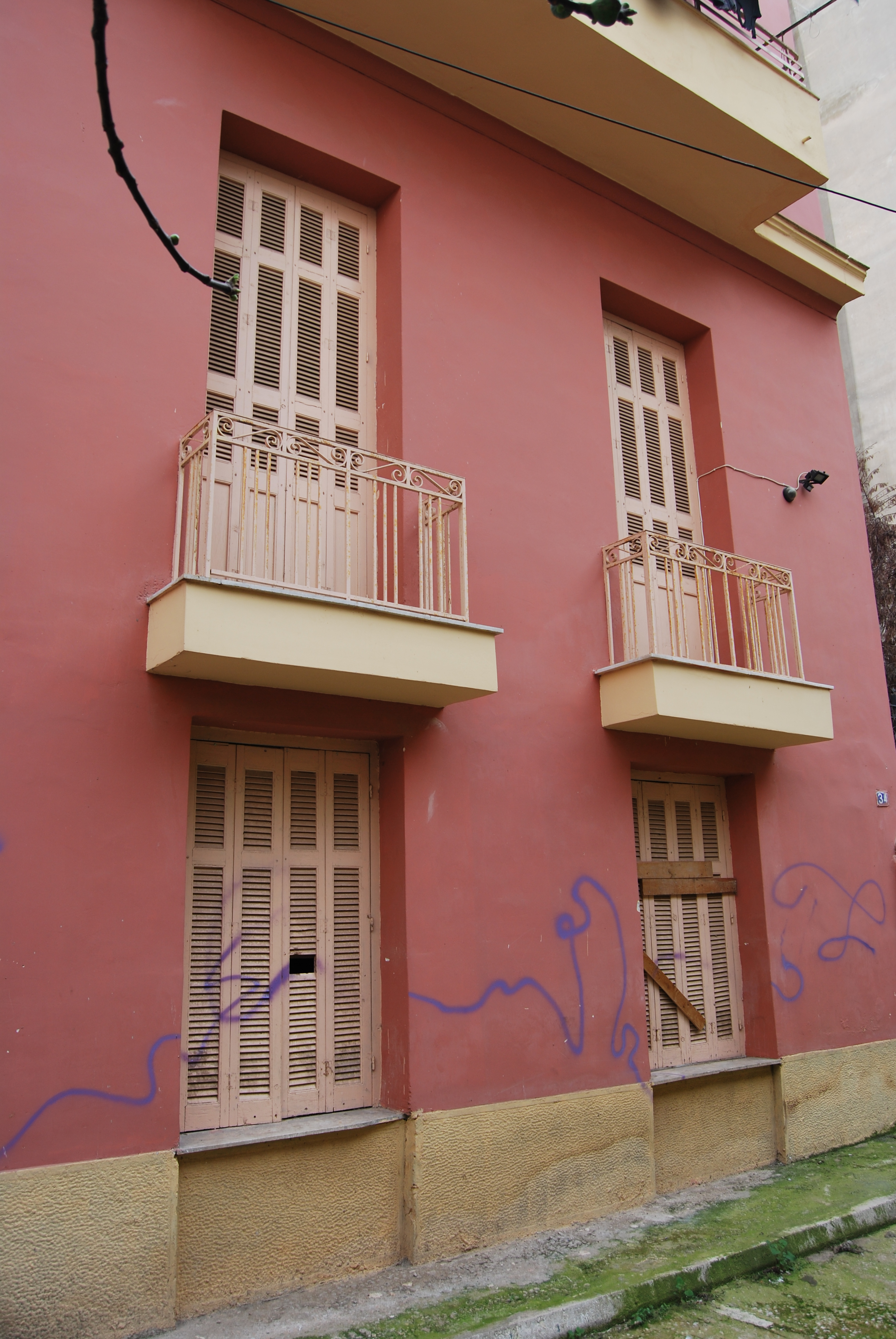 Details of facade with windows and balconies (2013)