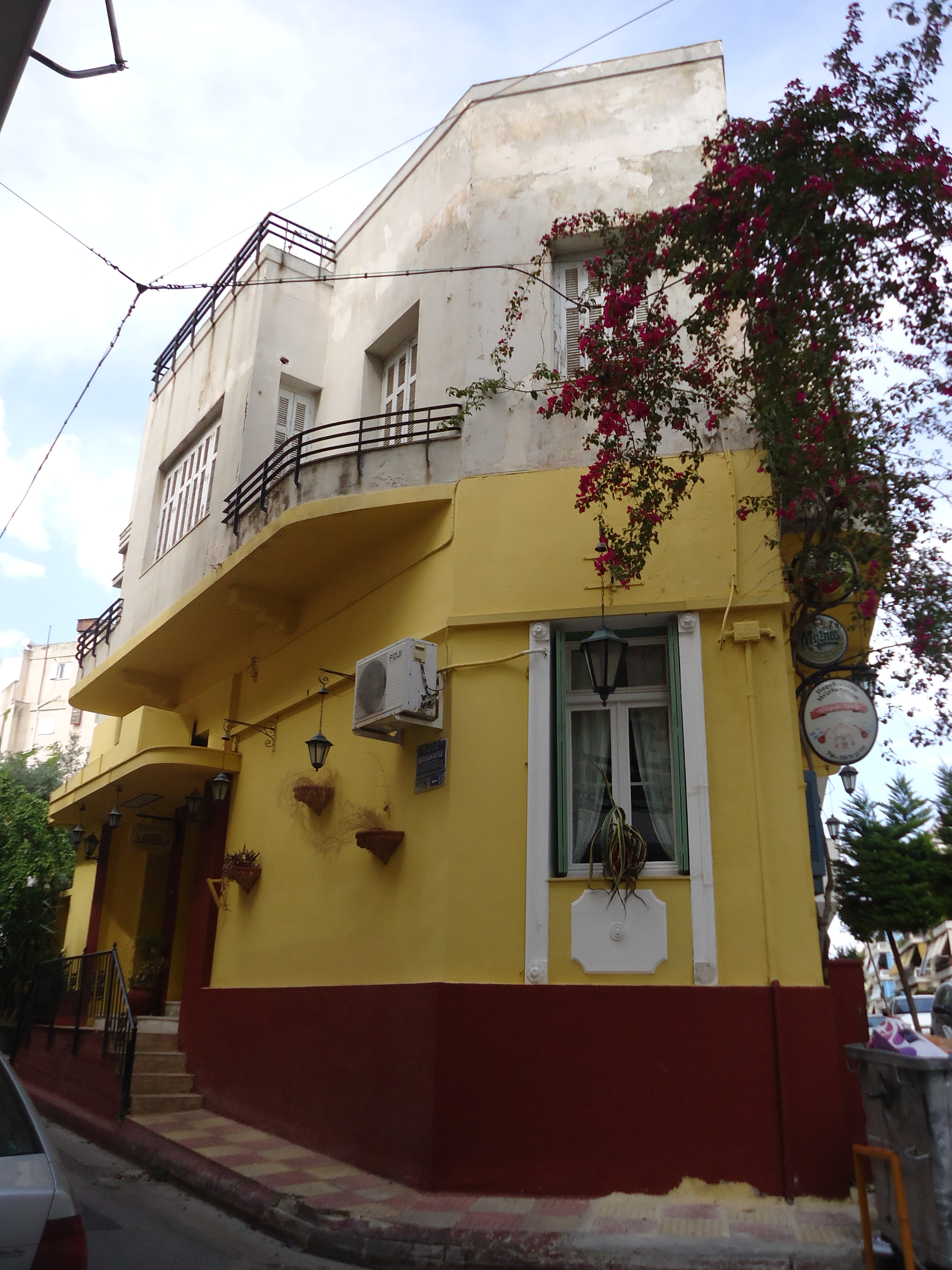 General view of the facade on Polydamantos street (2015)