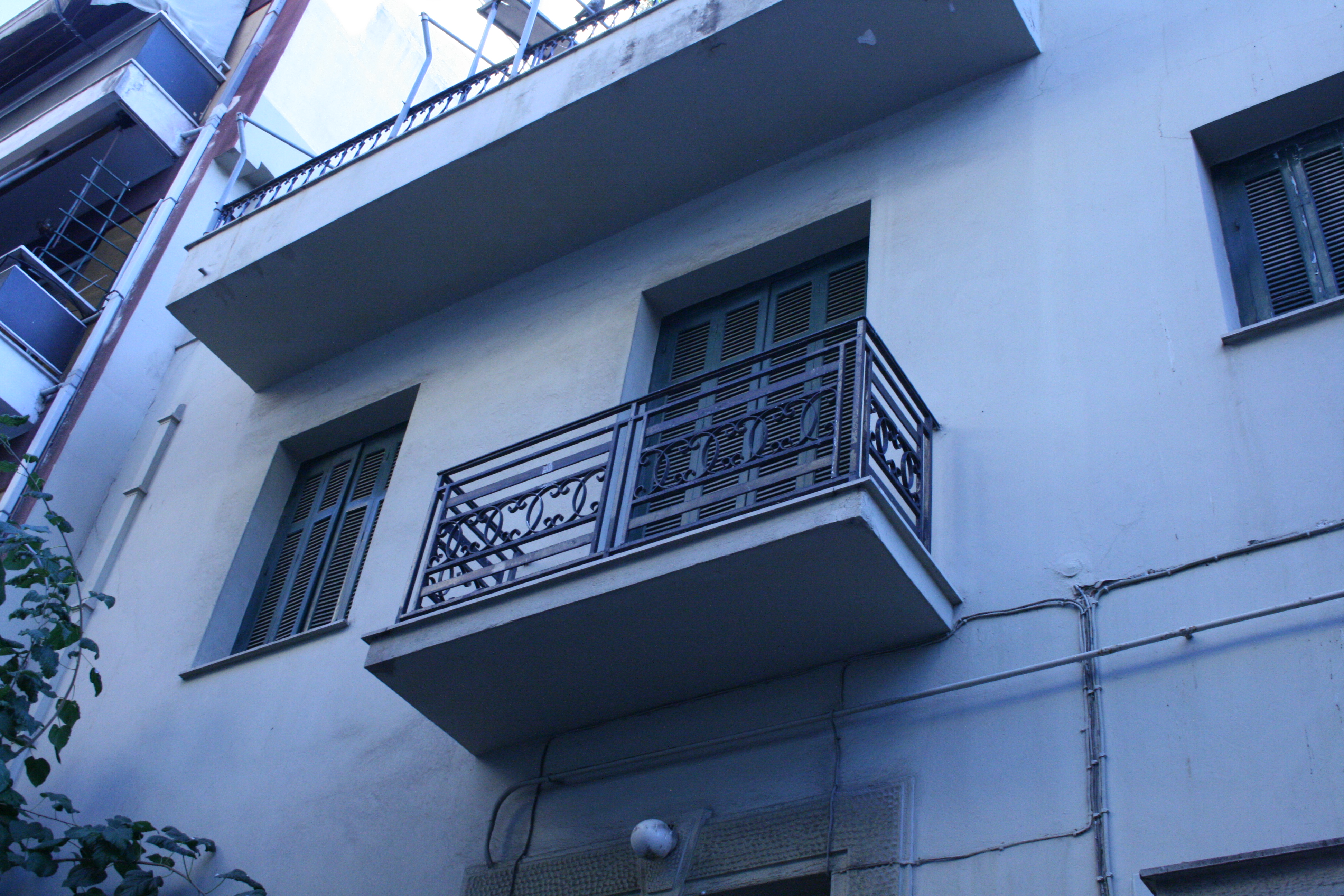 General view of balcony (2013)