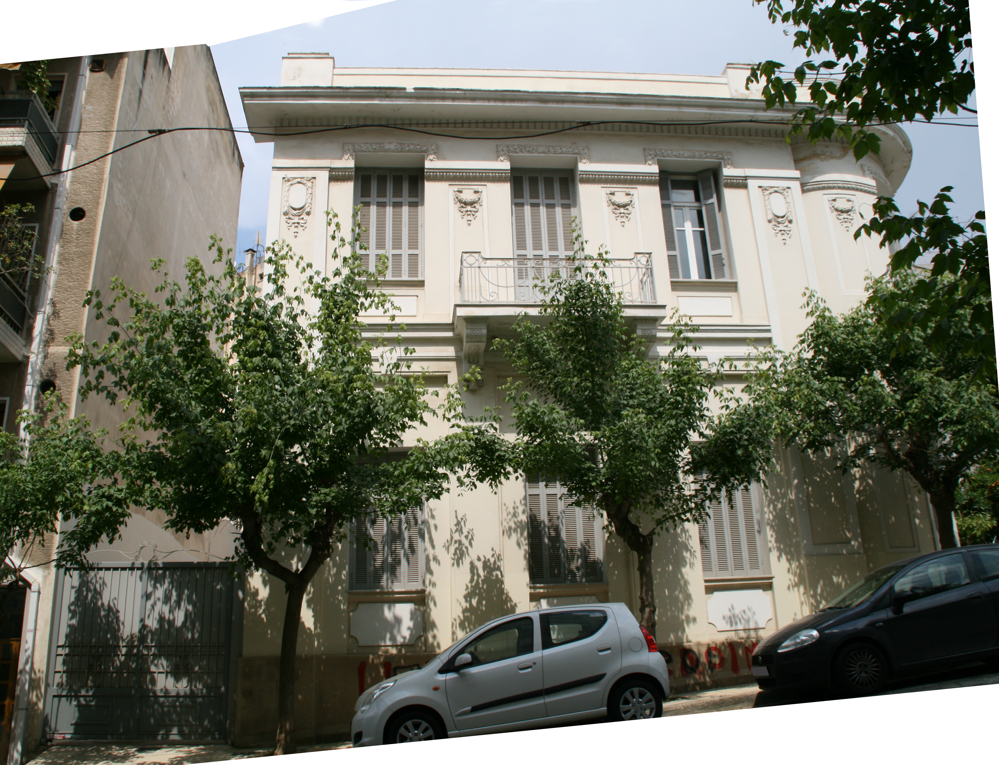 General view of the facade on Pyrronos street (2014)