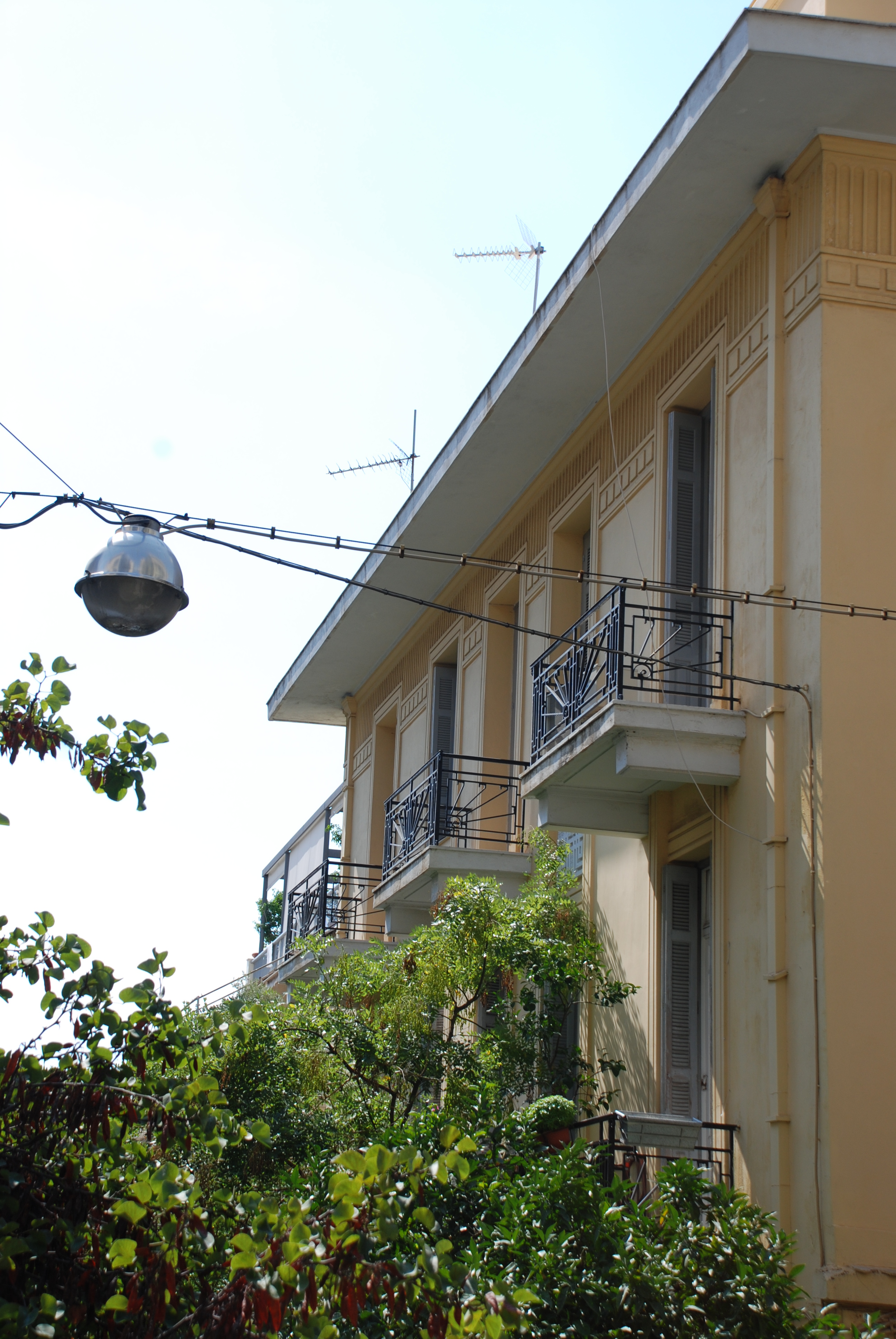 Facade detail on Ploutarchou street