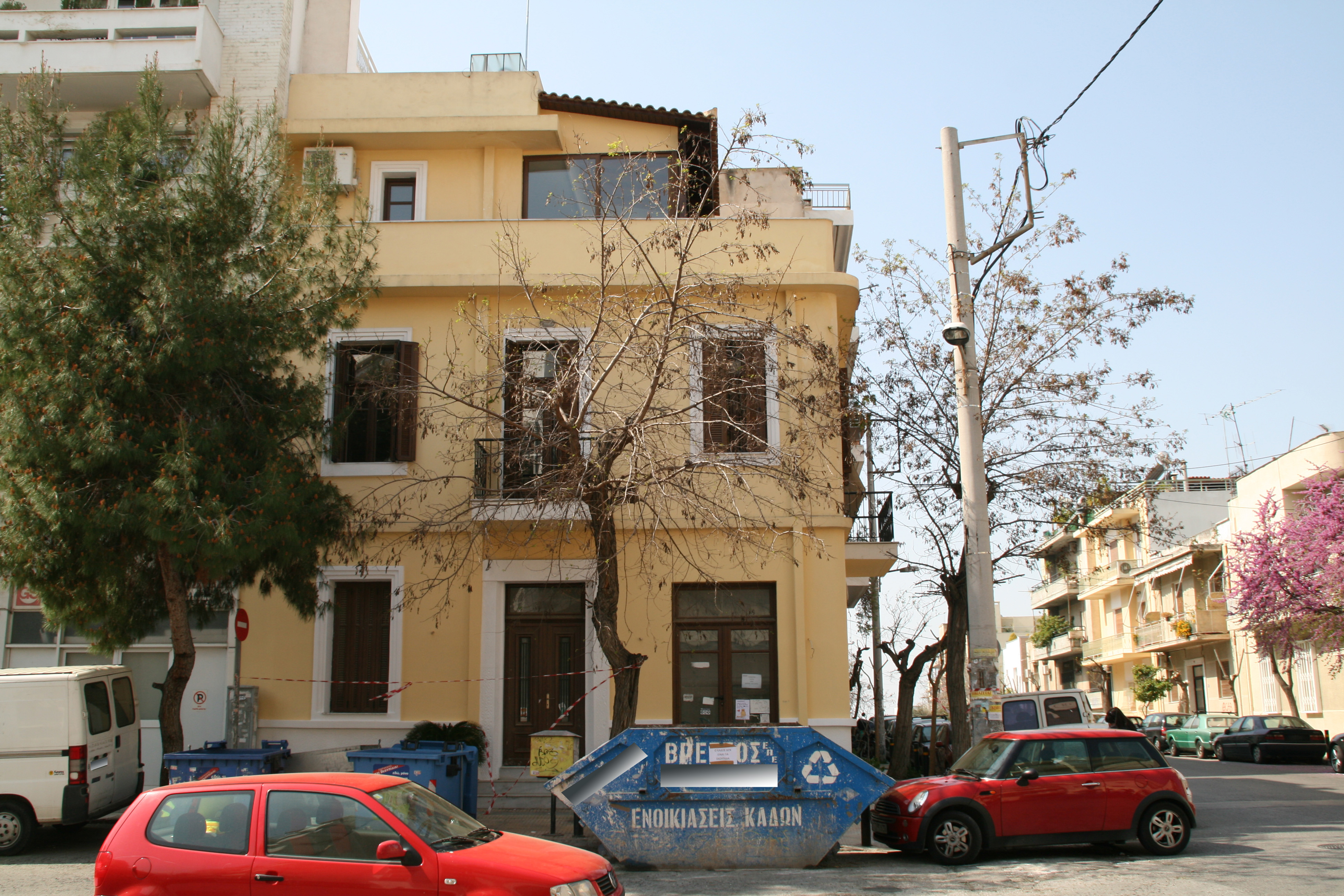 Γενική άποψη της όψης επί της οδού Δικαιάρχου (2015).