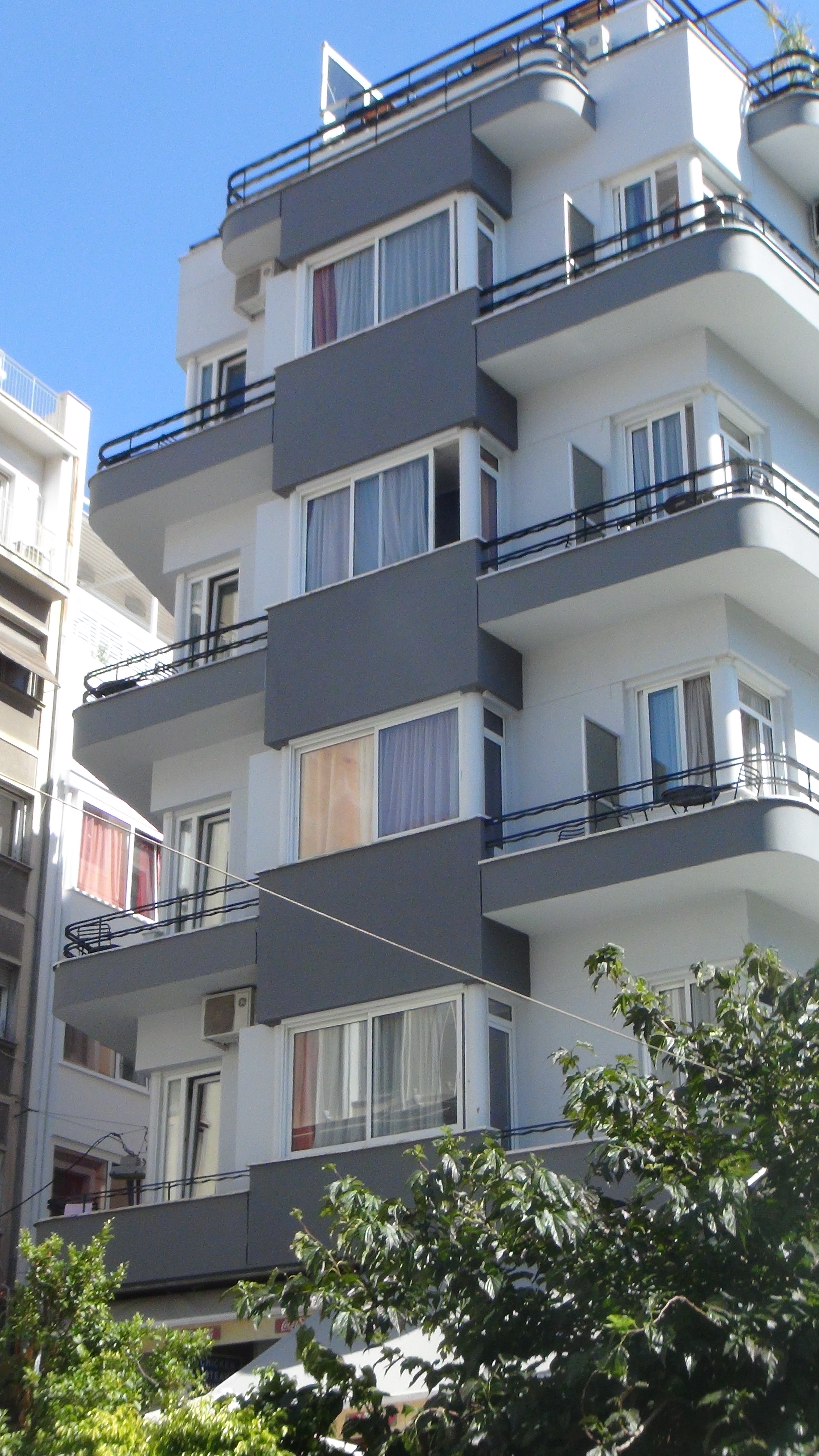 Λεπτομέρεια όψης επί της οδού Φωκίονος
