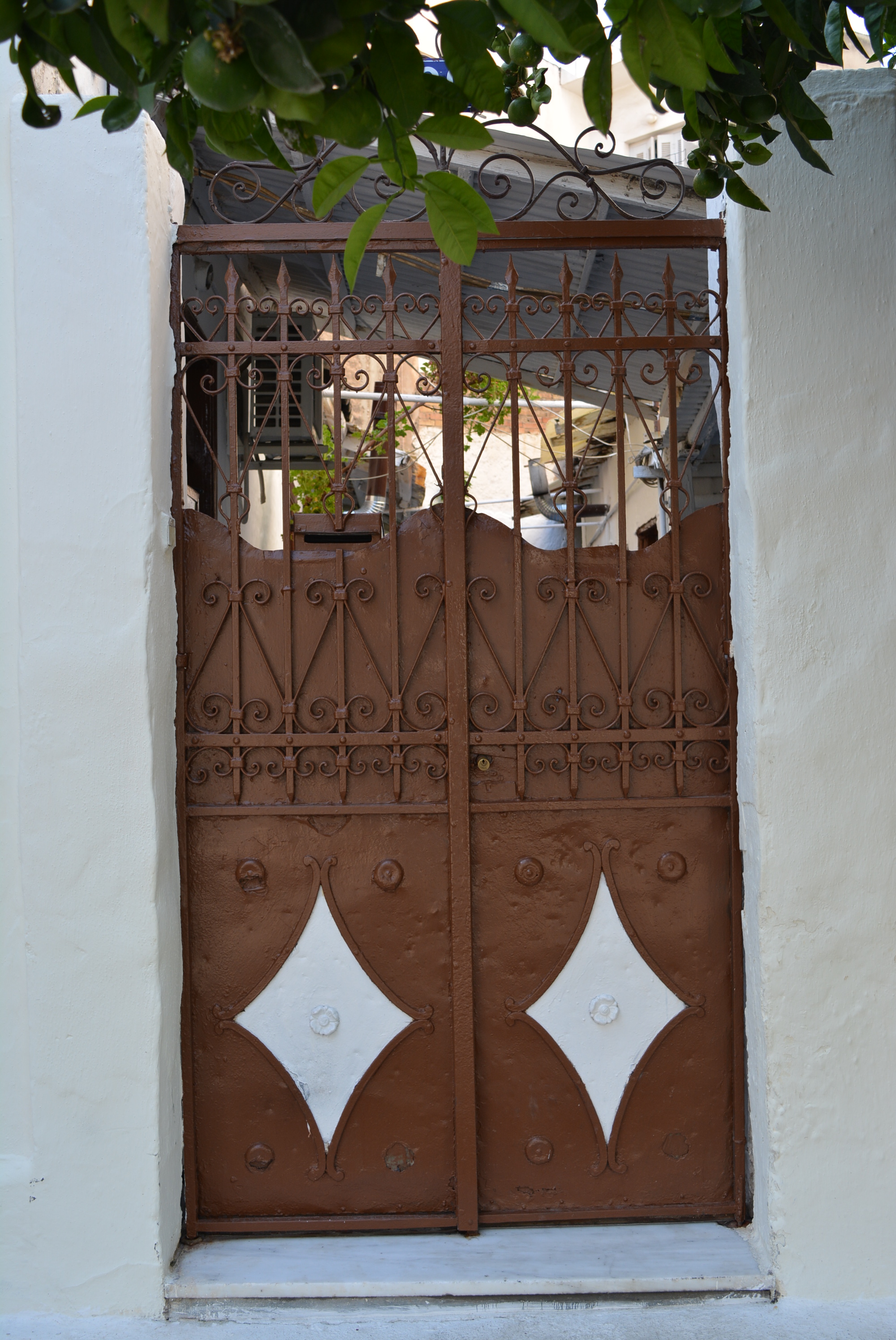 View of the yard's door (2015)