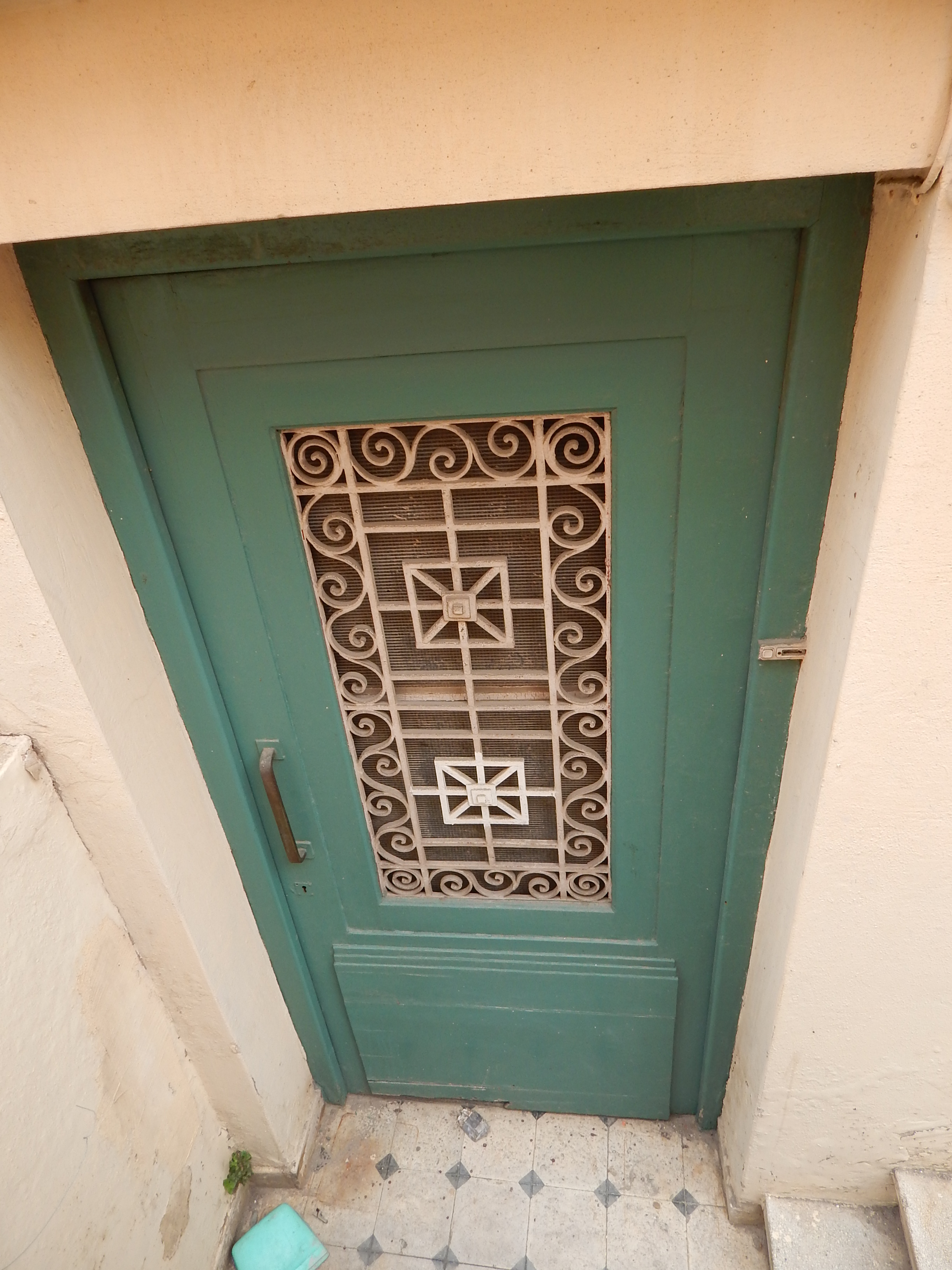 Façade detail - Basement entrance (2015)