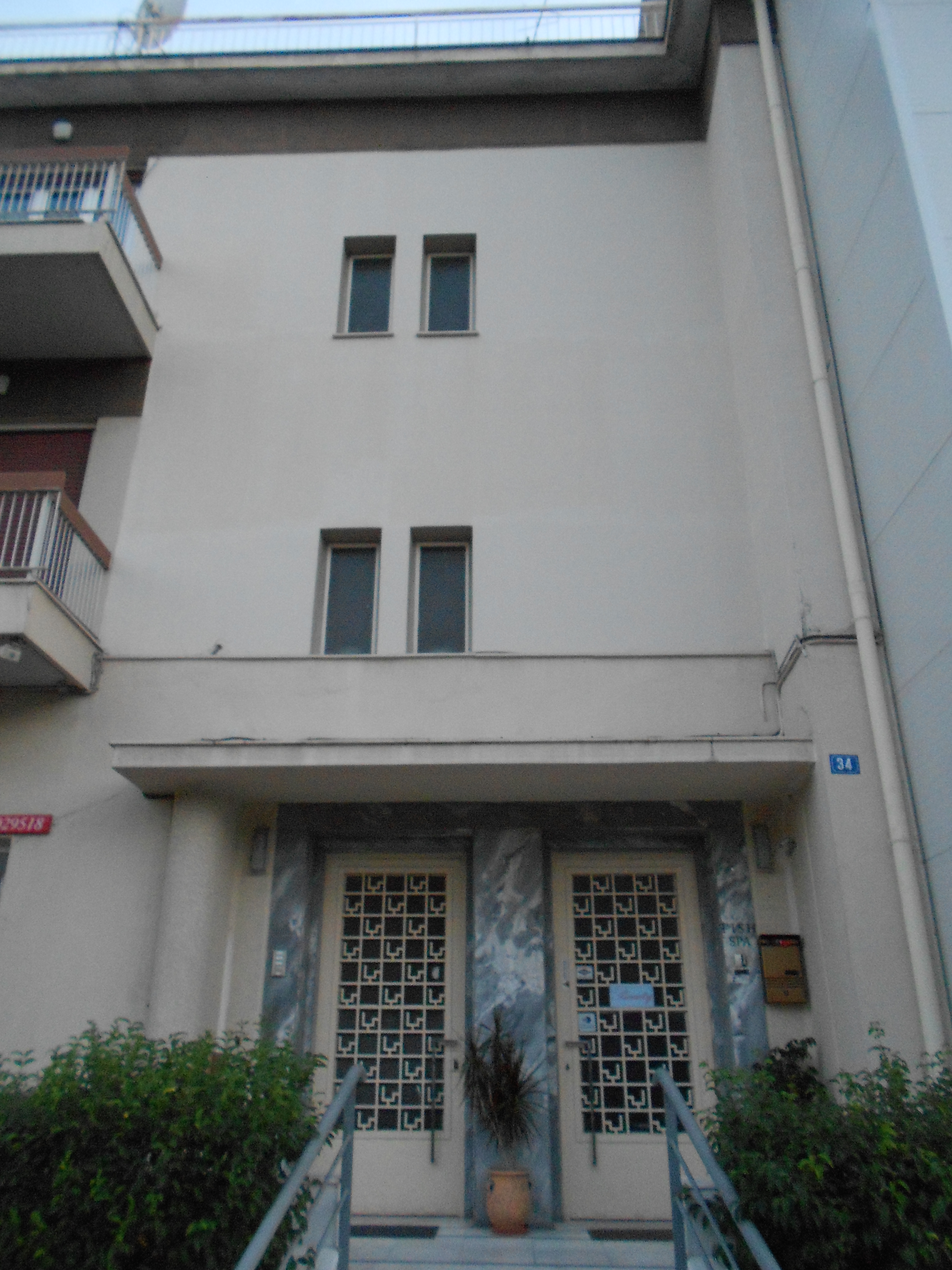 Λεπτομέρεια εισόδου από λεωφ. Γαλατσίου