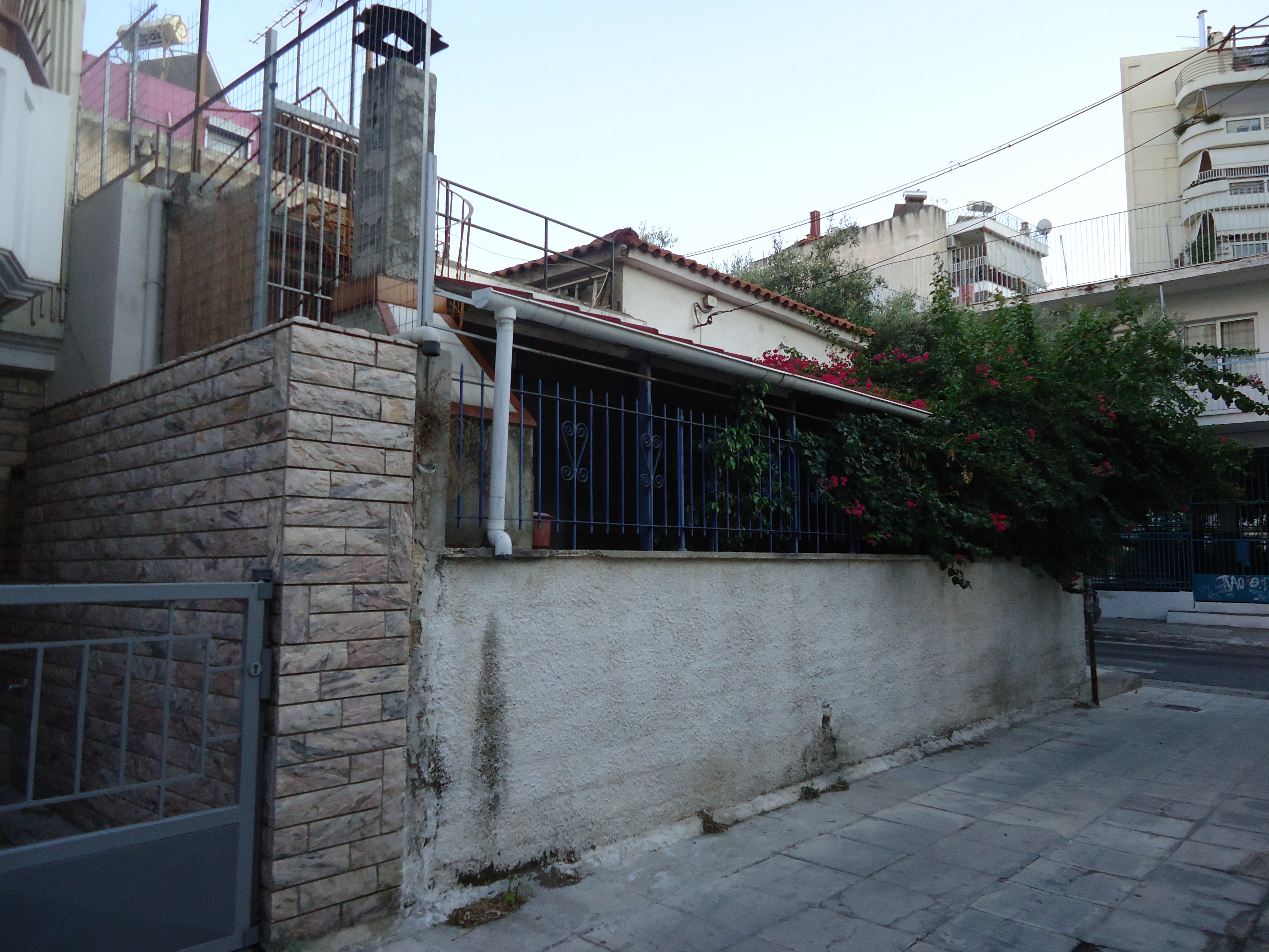Γενική πλαϊνής όψης αριστερής κατοικίας