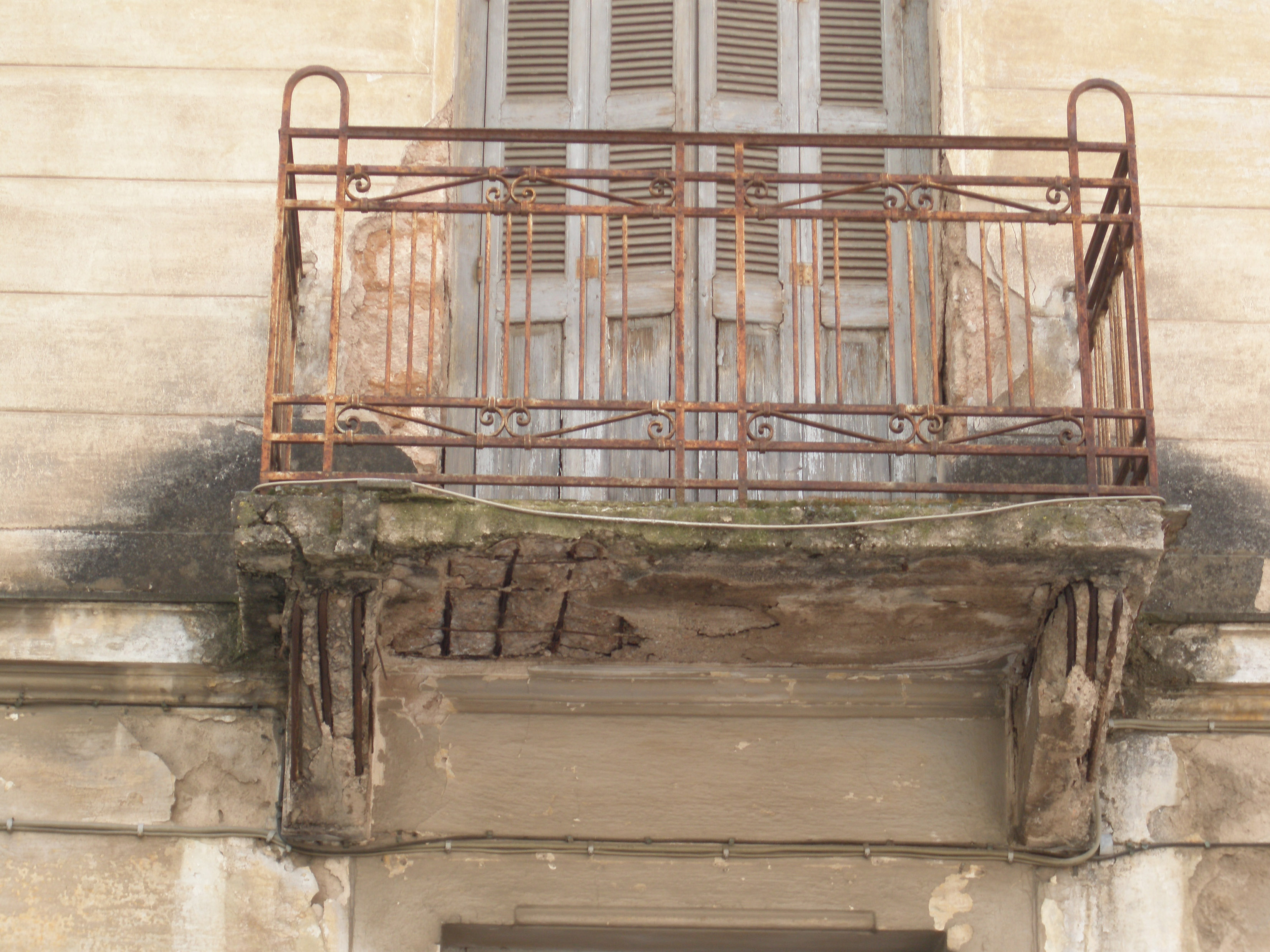 General view of balcony (2013)