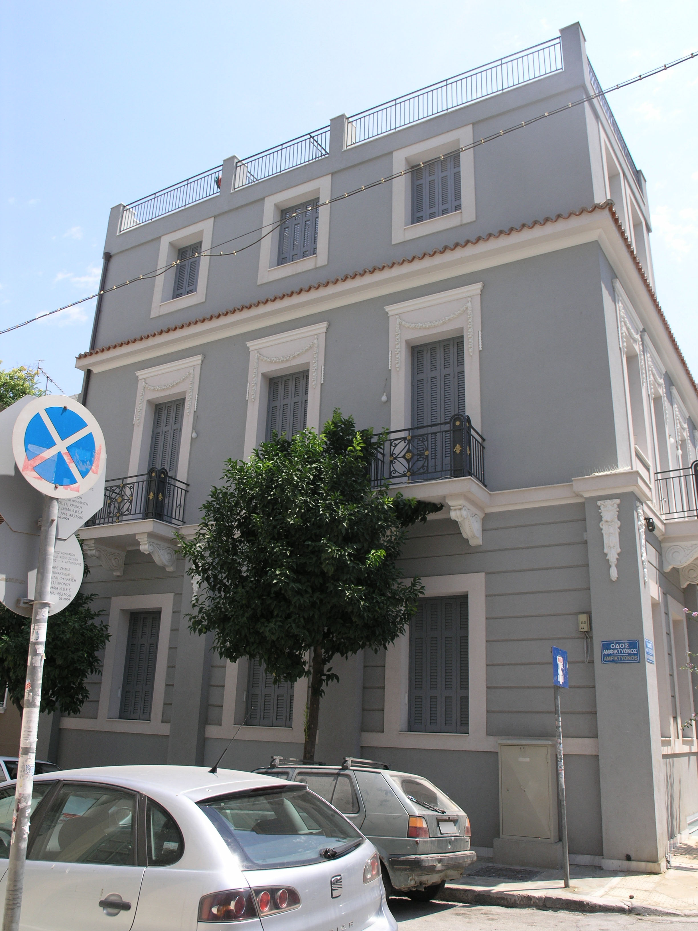 View of side from Amfiktionos str.