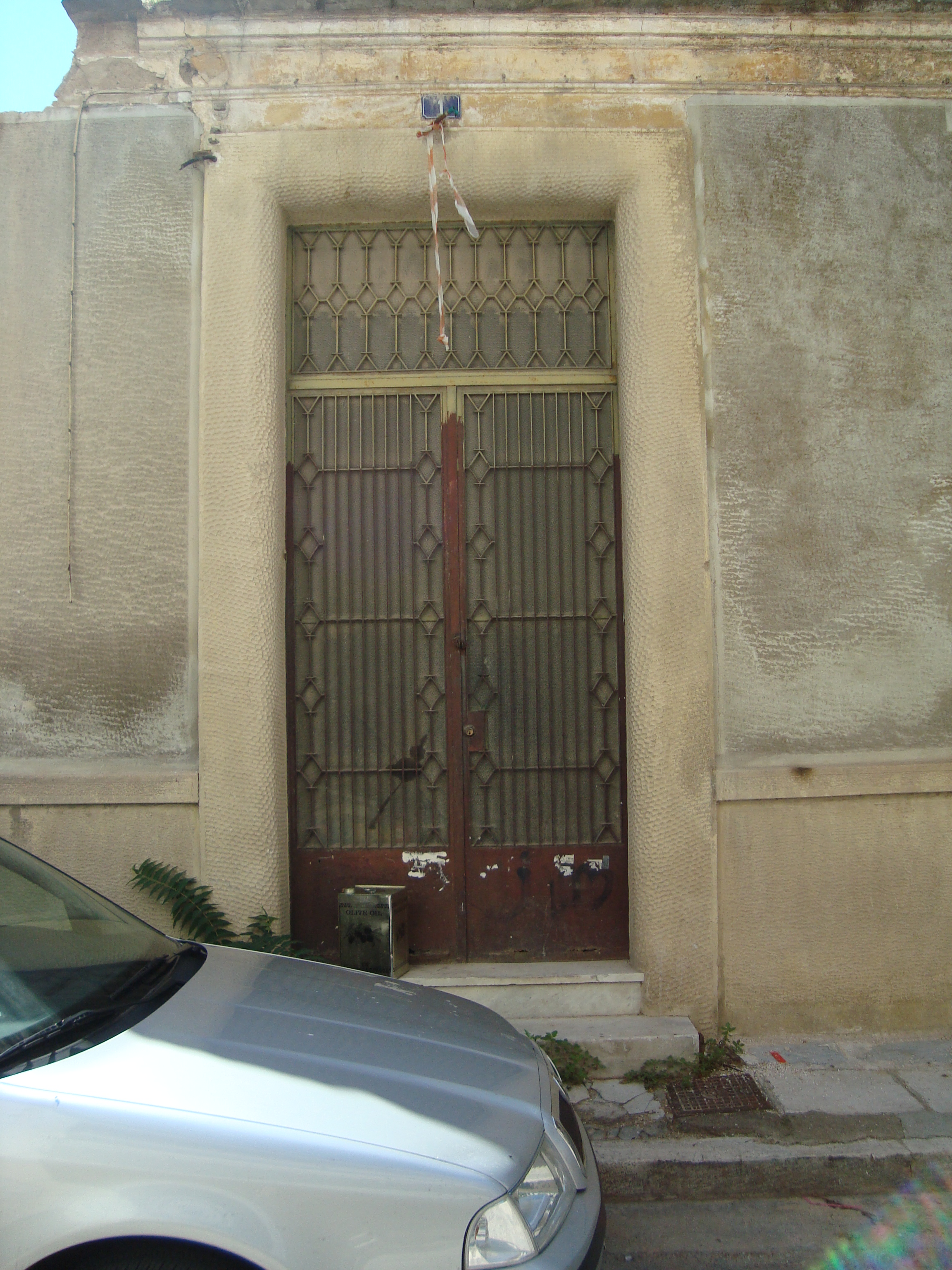 Façade detail on Chaonias Street - Entrance (2015)