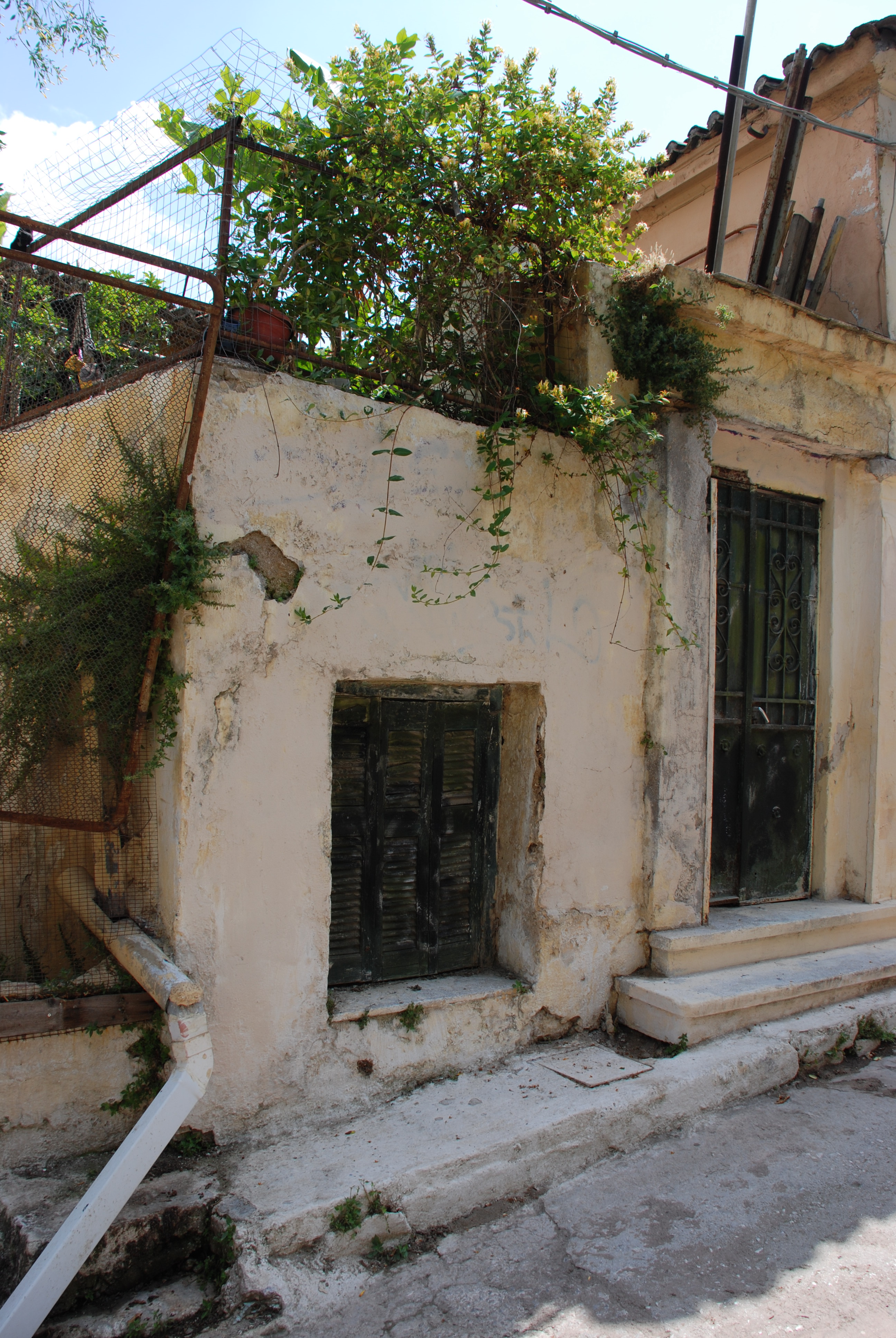 Γενική όψη επί της οδού Στρατώνος