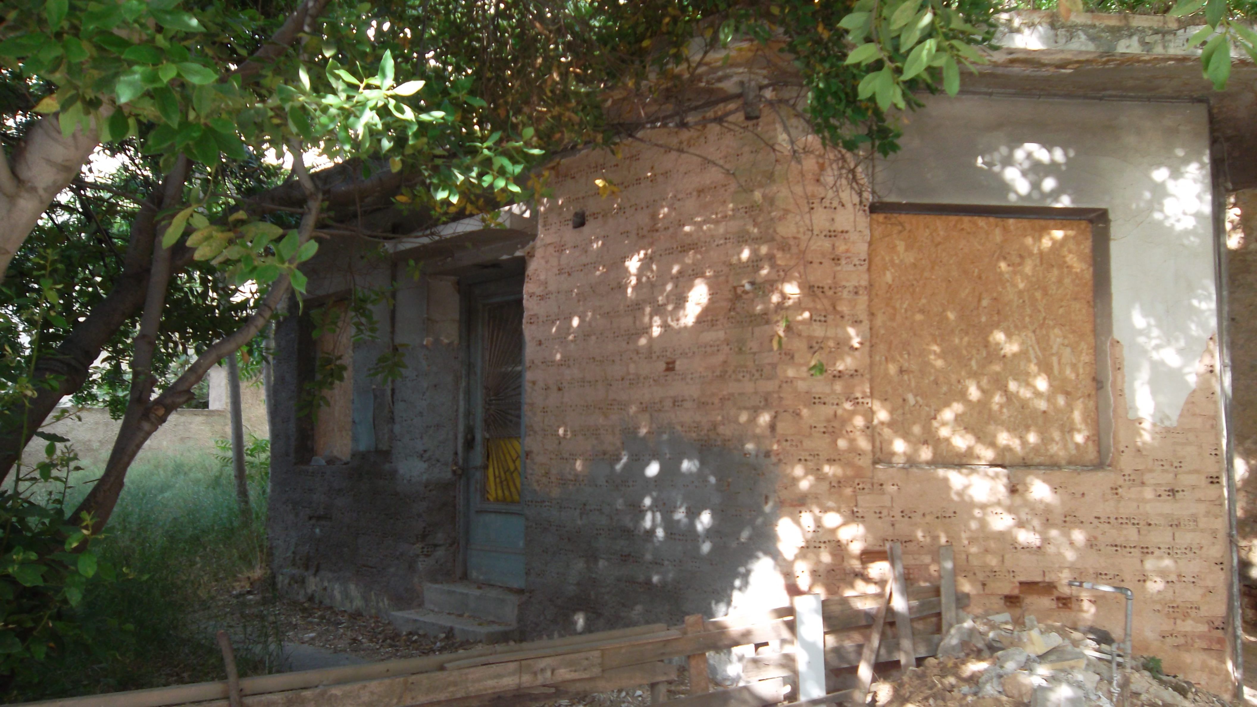 Γωνία κτηρίου, πρόσοψη, πλάγια όψη