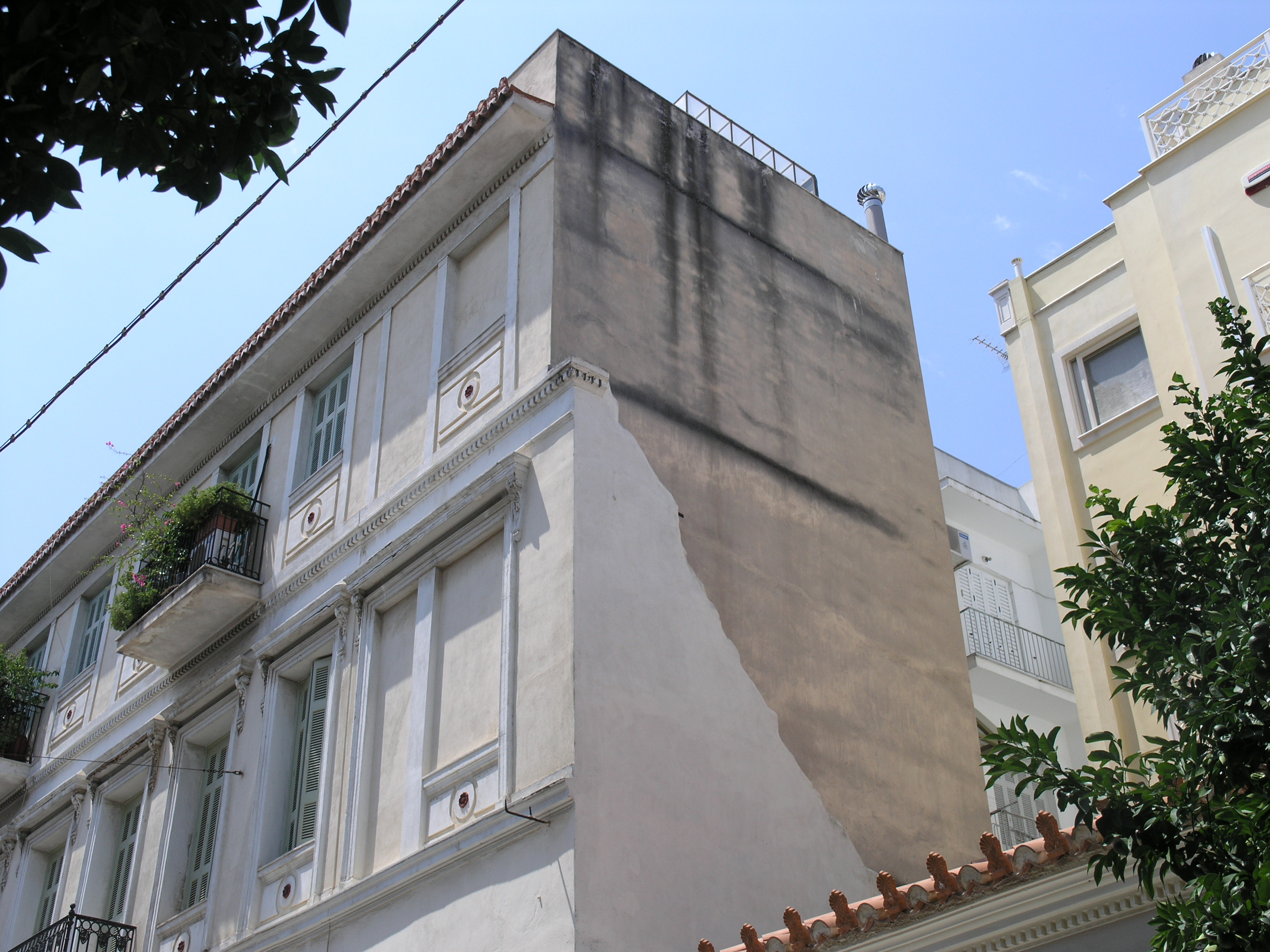 Λεπτομέρεια κύριας όψης επί της οδού Αμφικτύονος